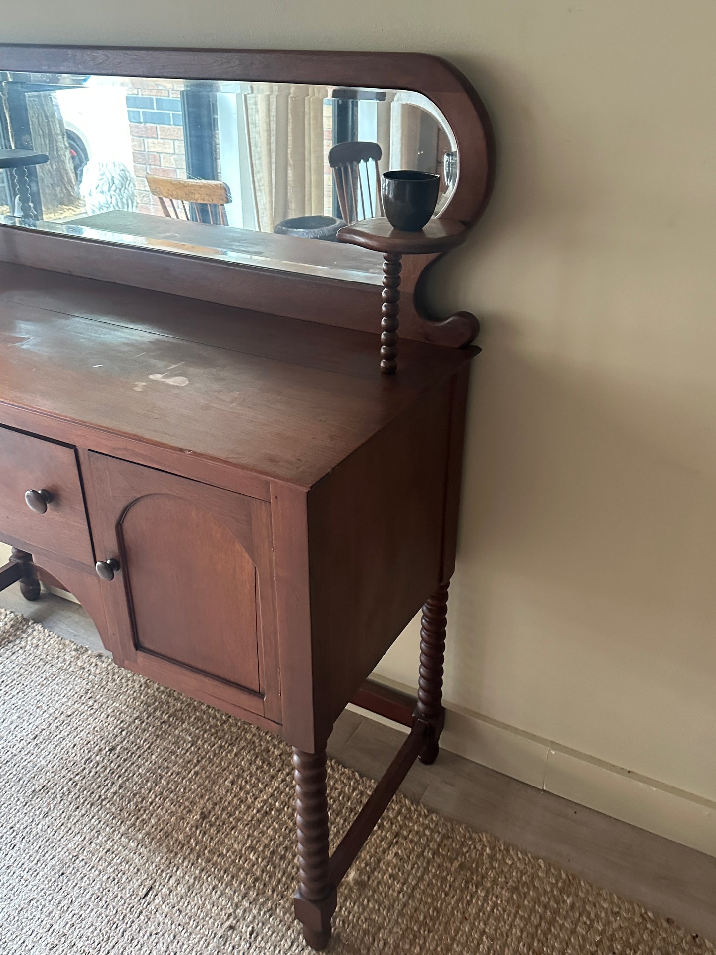 Bobbin leg pine server