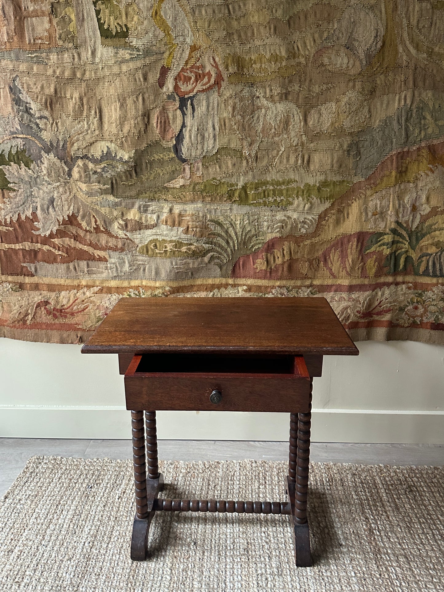 Spool leg side table