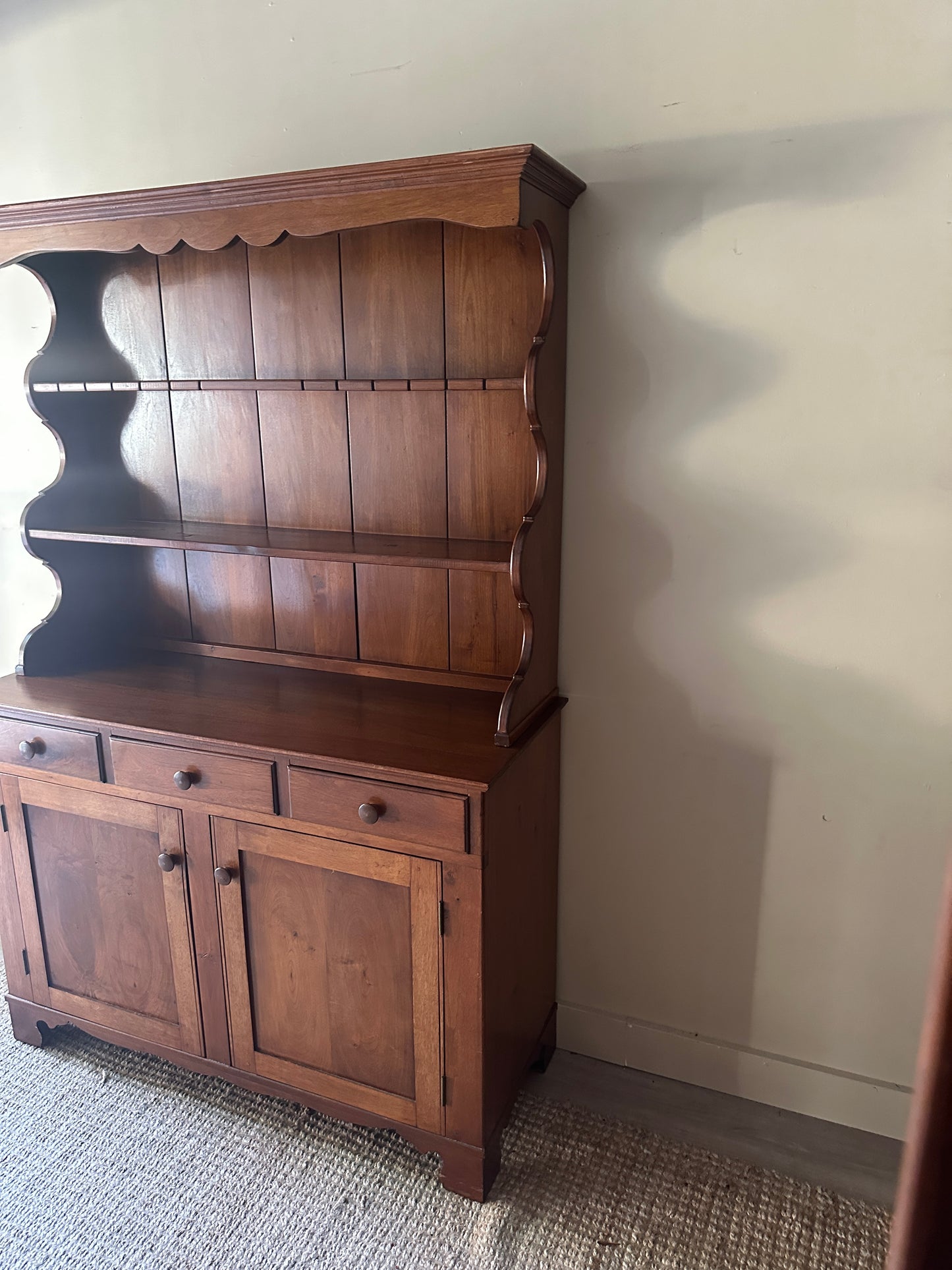 Pine two piece hutch