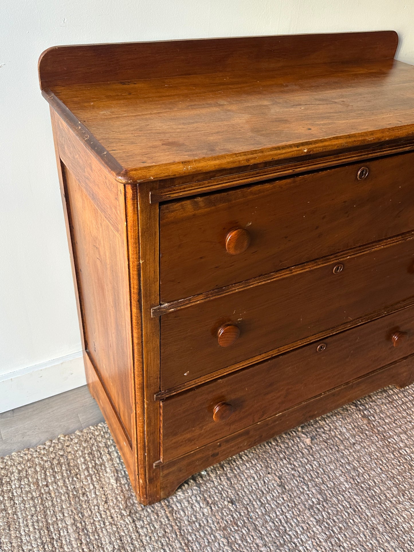 Pine dresser