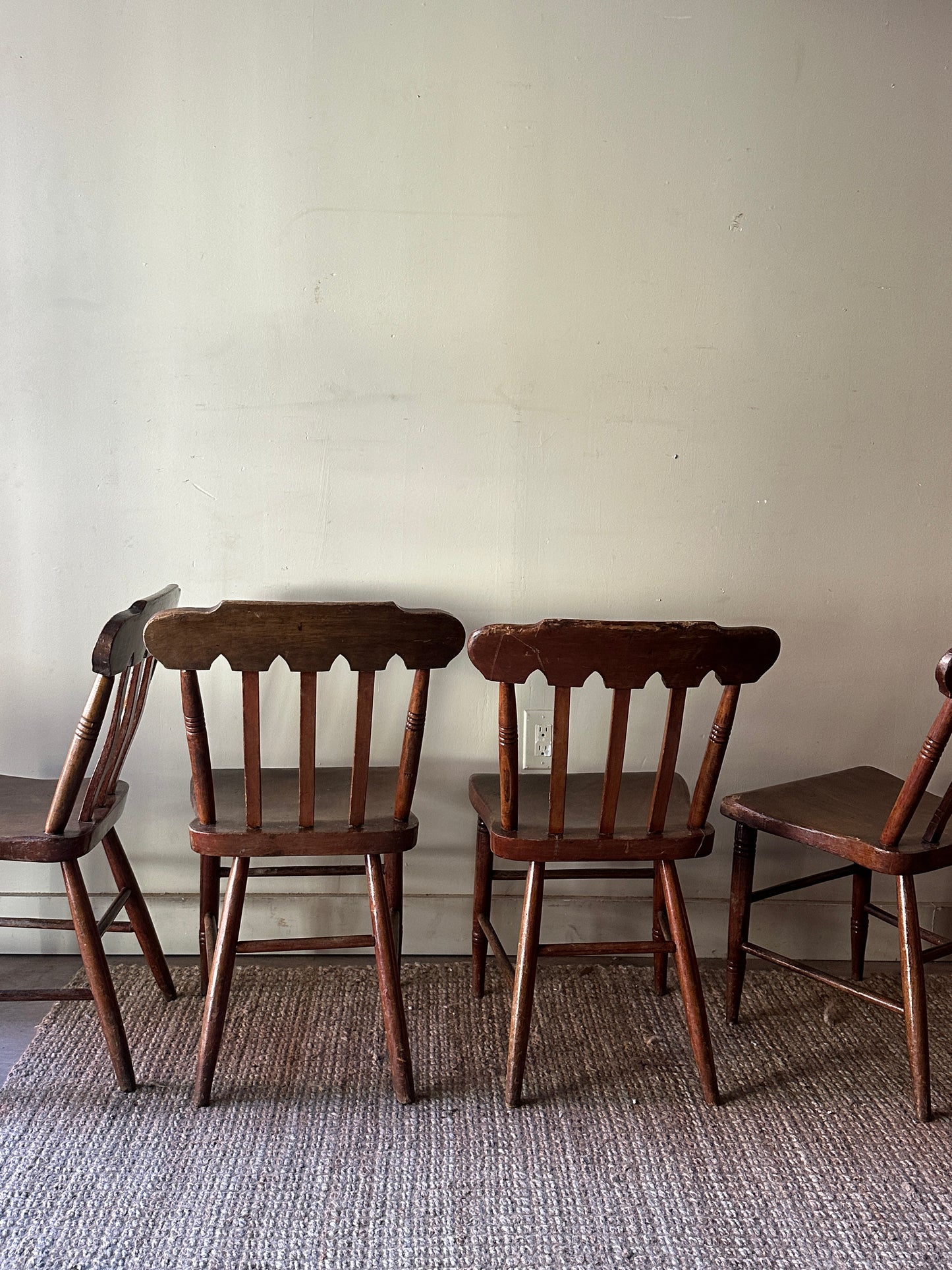 4 Pine scalloped dining chairs. (Set of 2)