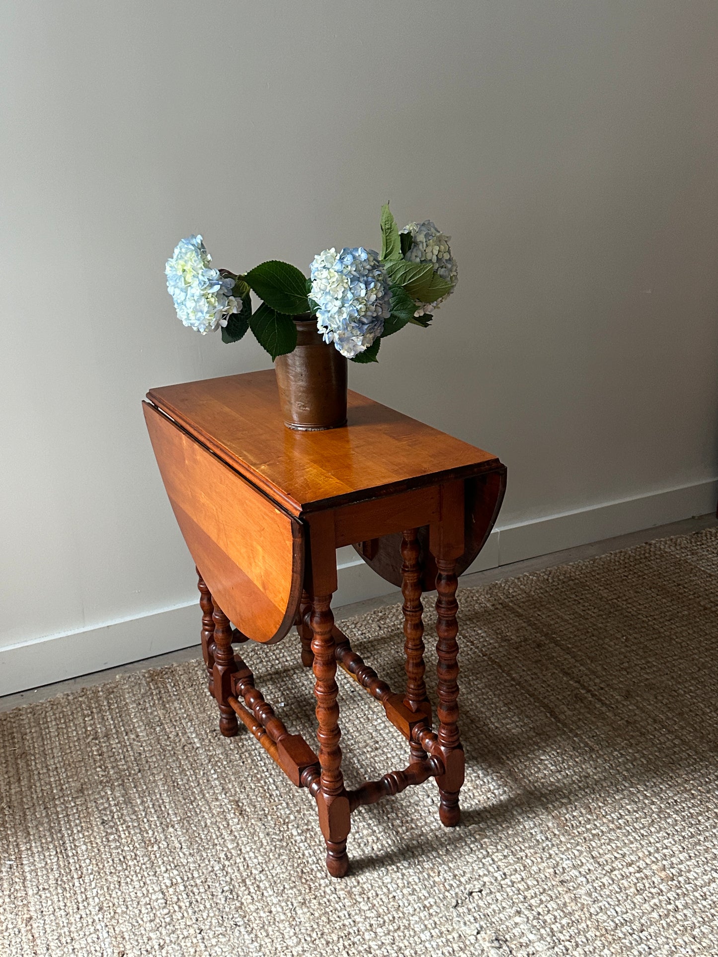 Colonial revival gate leg table