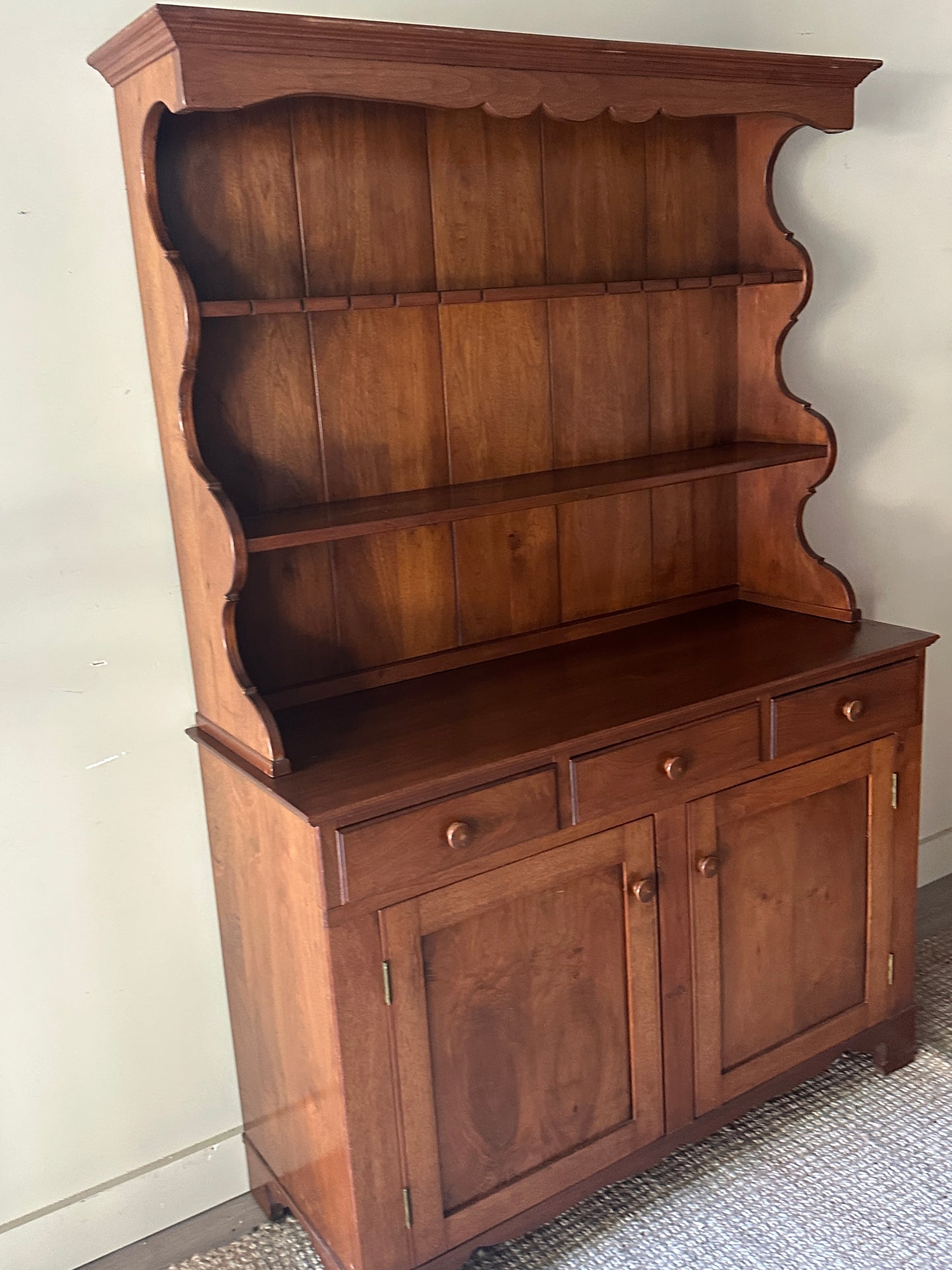 Pine two piece hutch