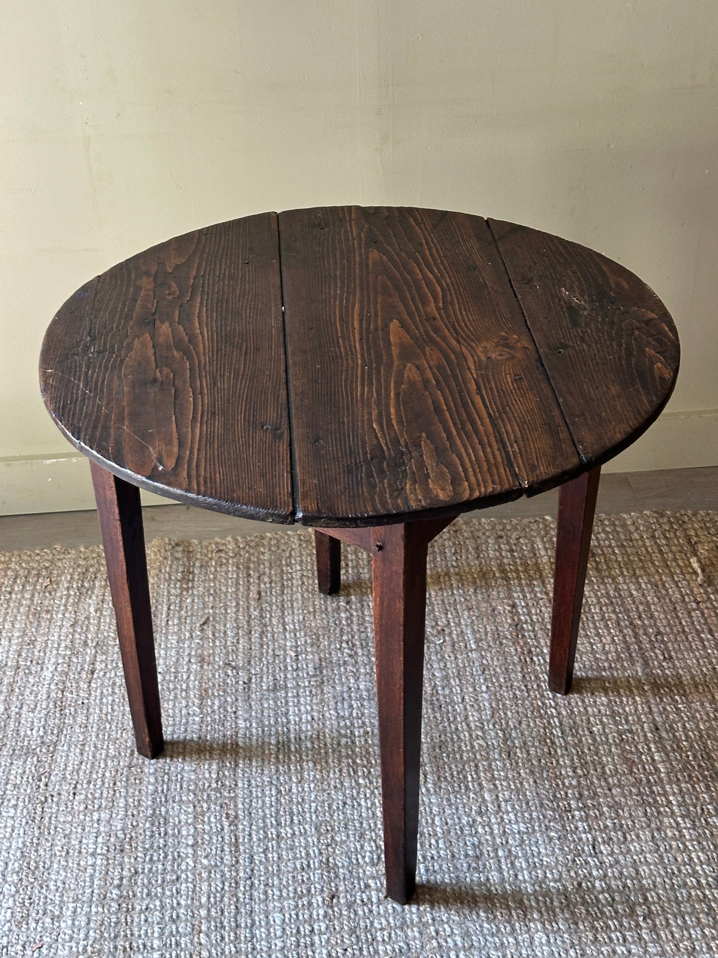 Pine tavern table