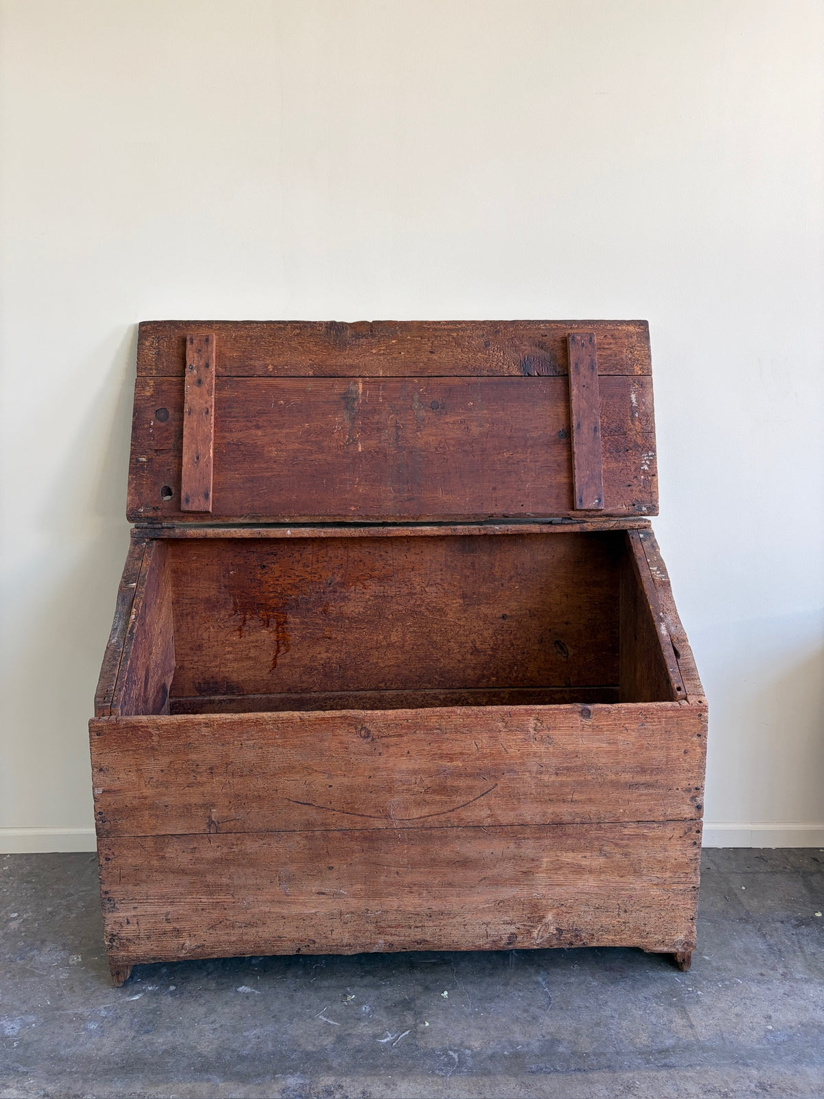 Pine Feed Bin