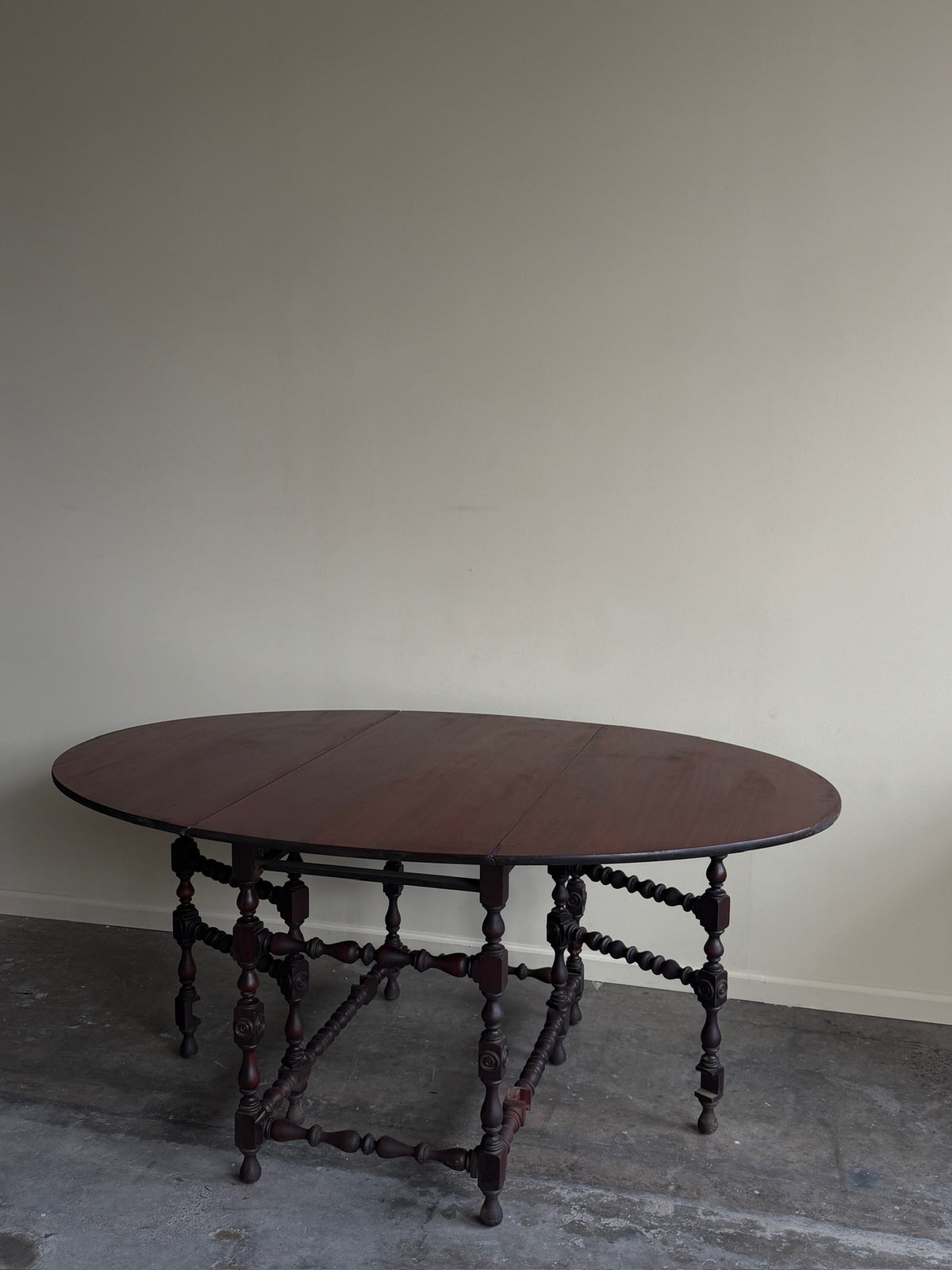 William & Mary mahogany gate leg drop leaf table