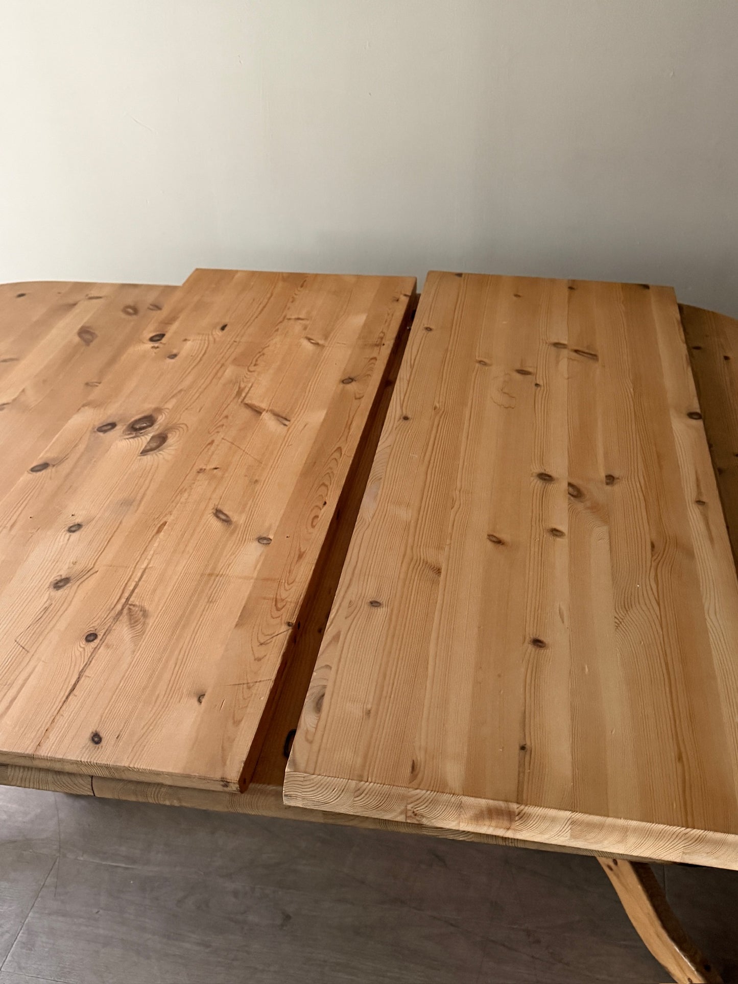 Danish pine dining table with extensions