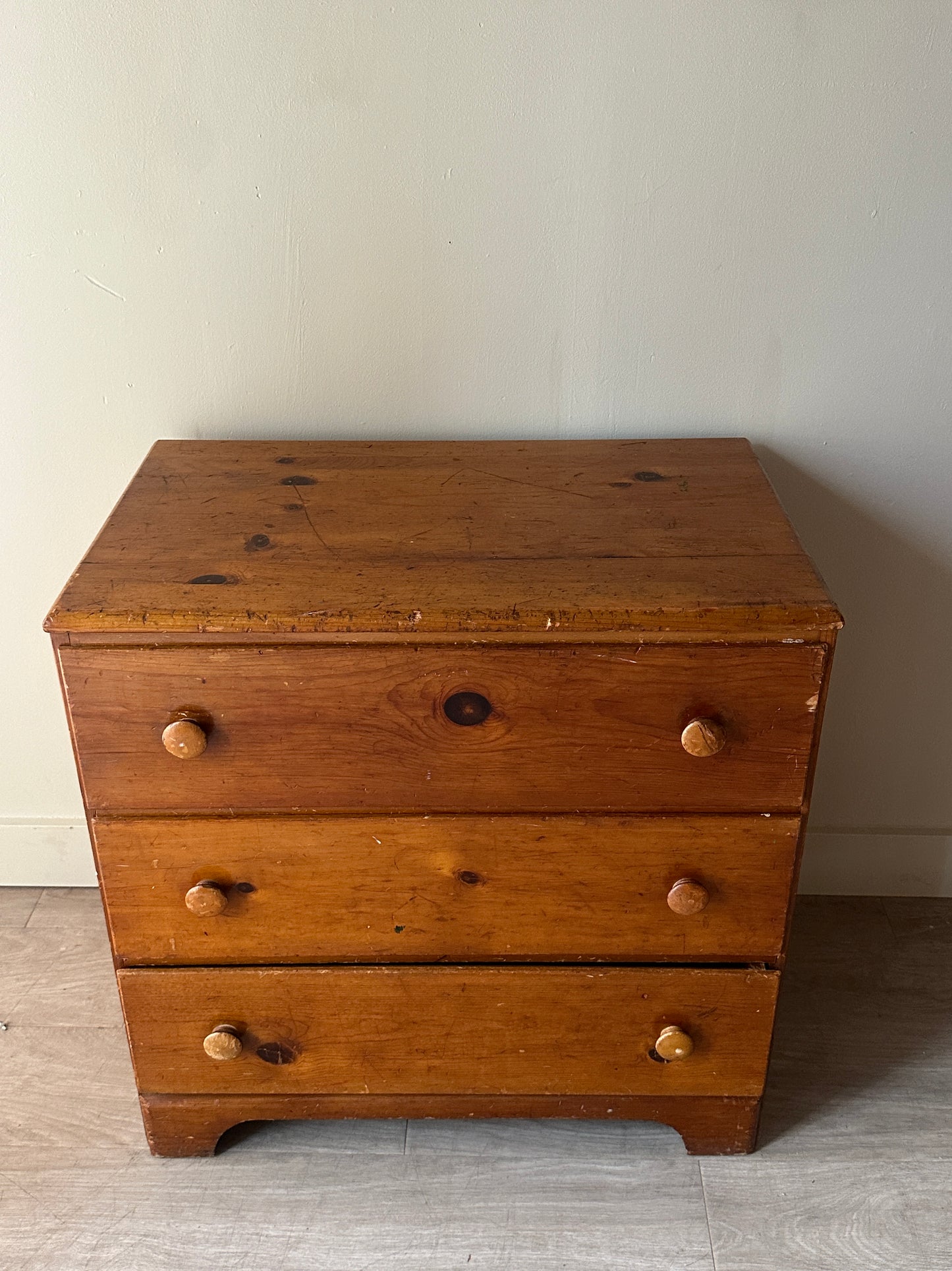 Small pine dresser