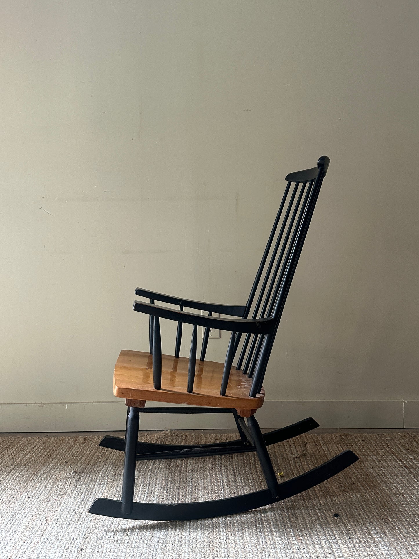 Spindle rocking chair