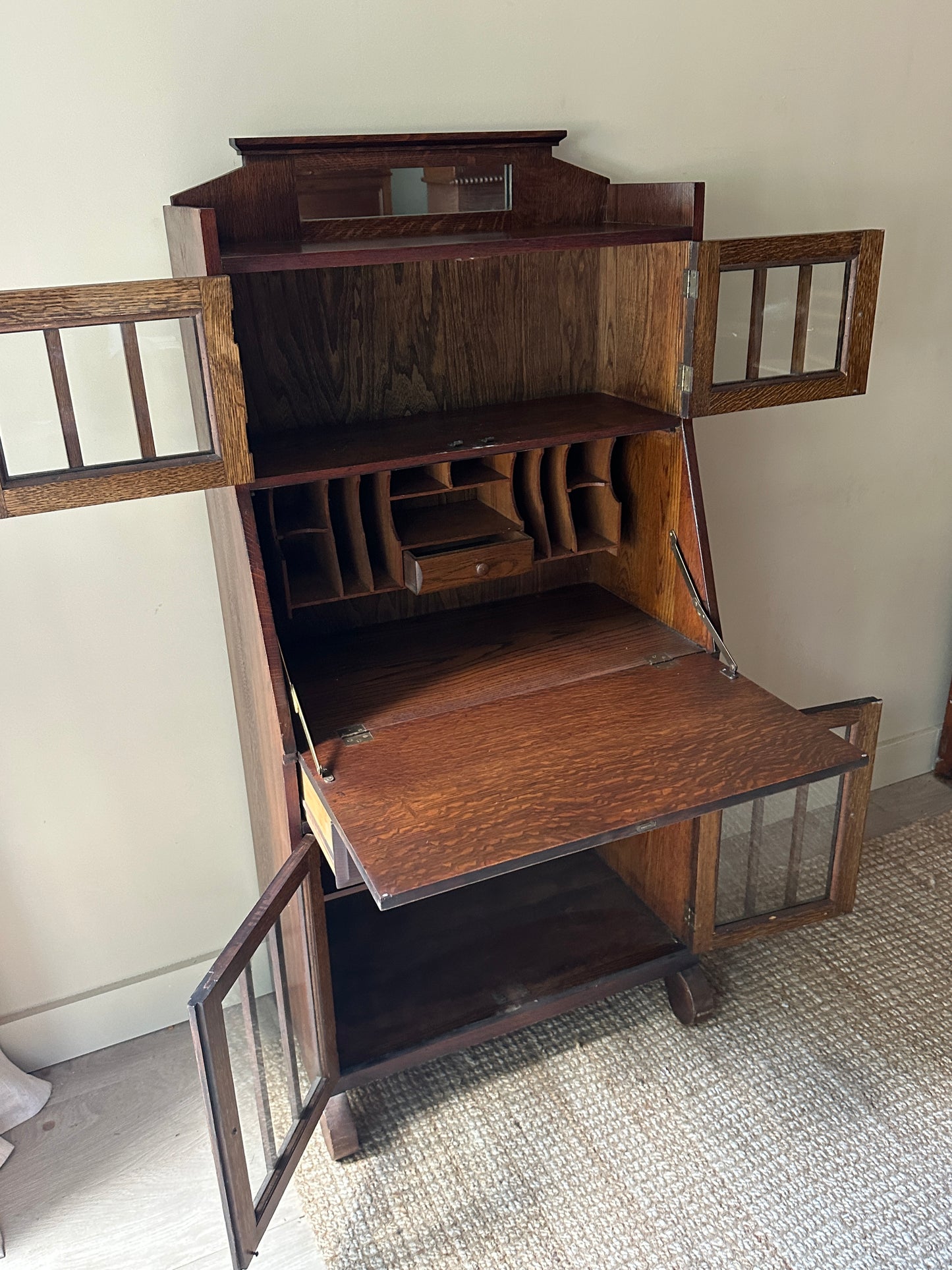 Mission secretary desk