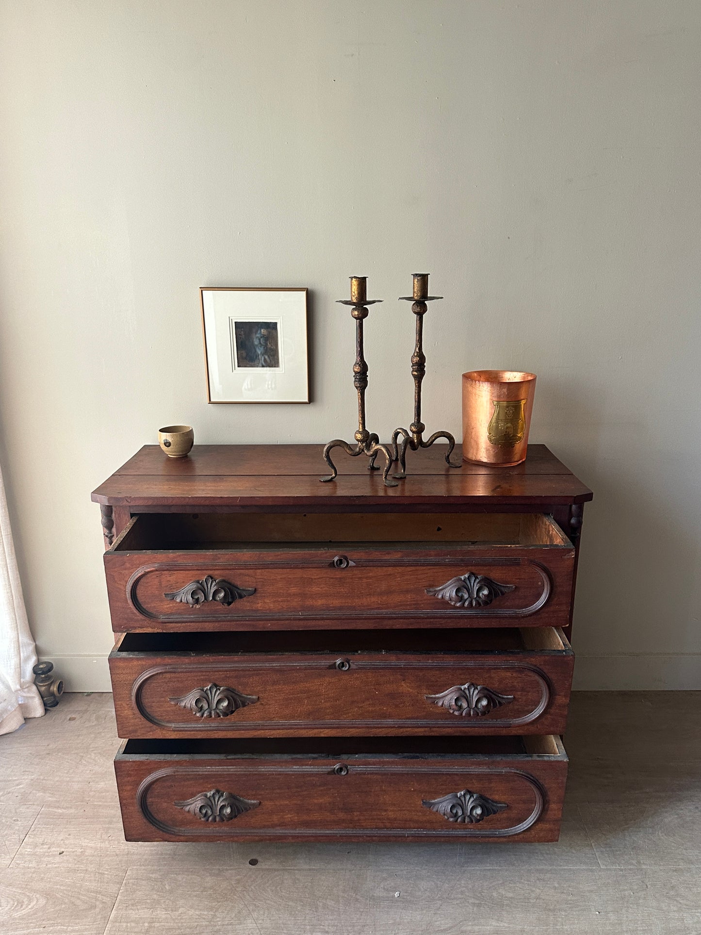 Pine dresser
