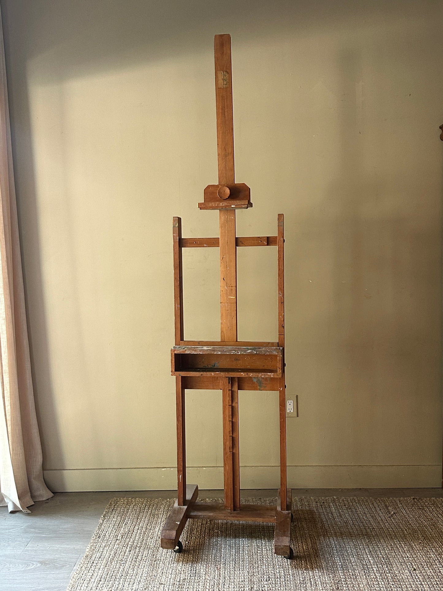 Pine easel