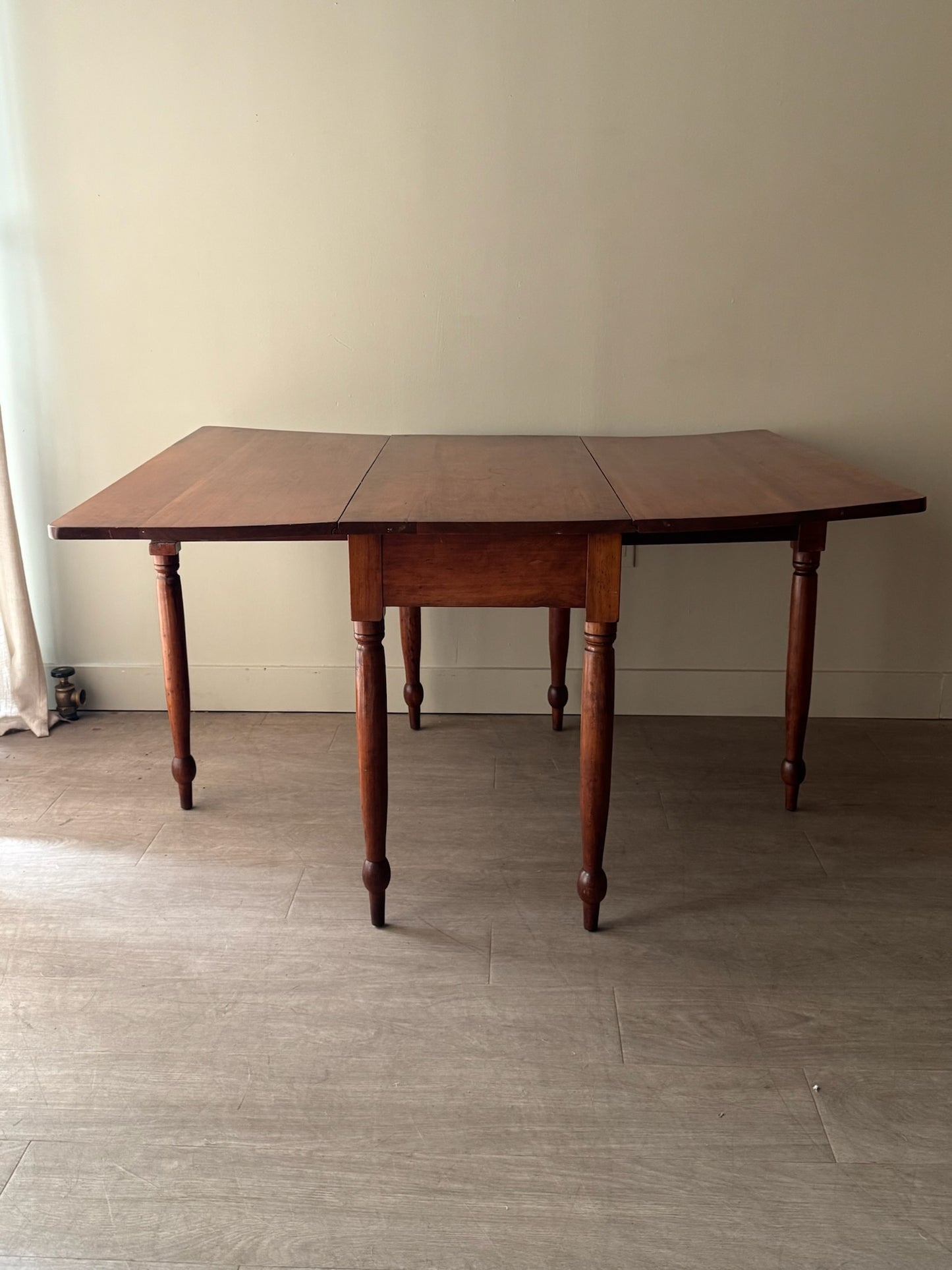 Pennsylvania Sheraton cherry drop leaf table