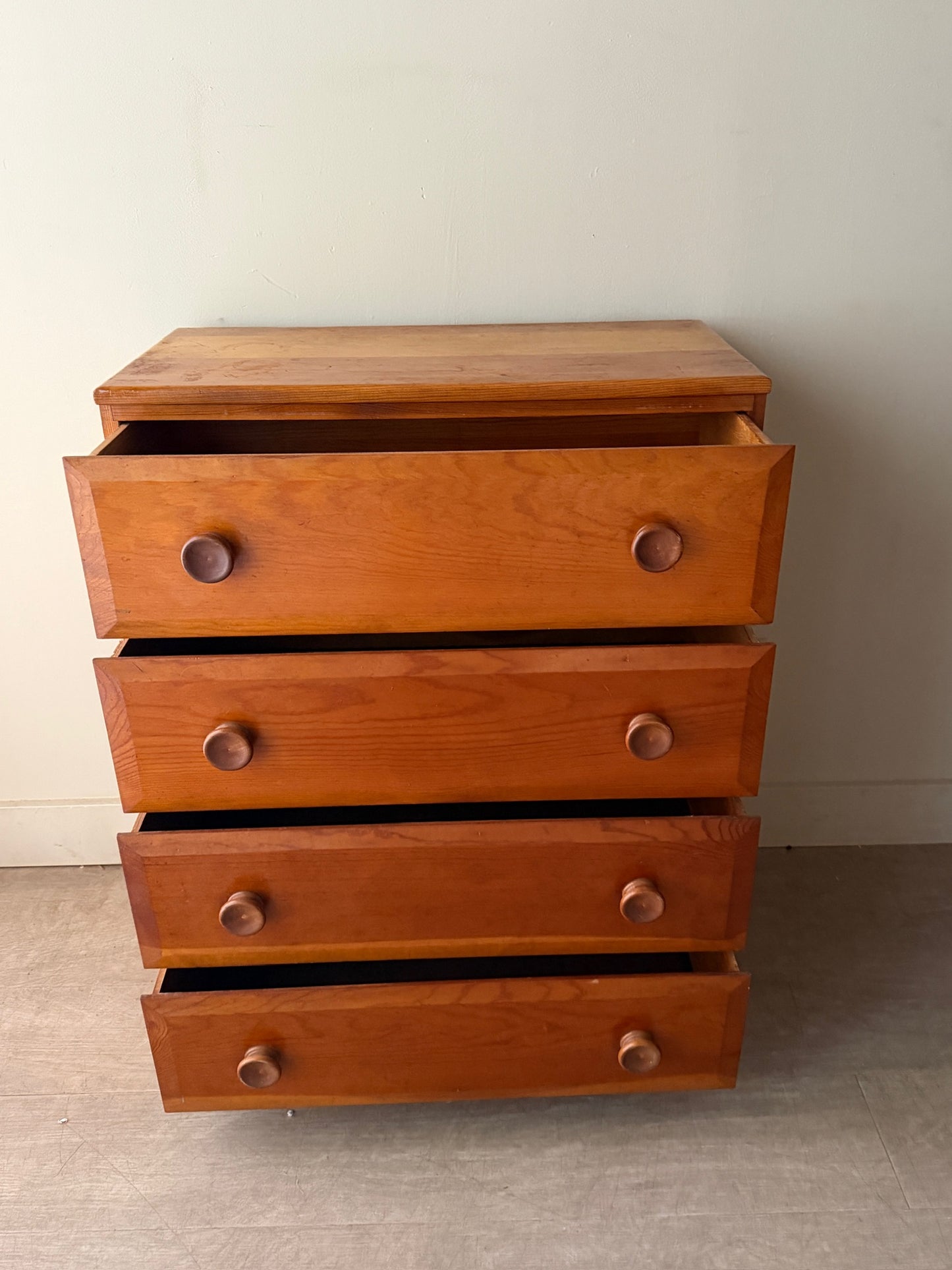 Pine 4 drawer dresser