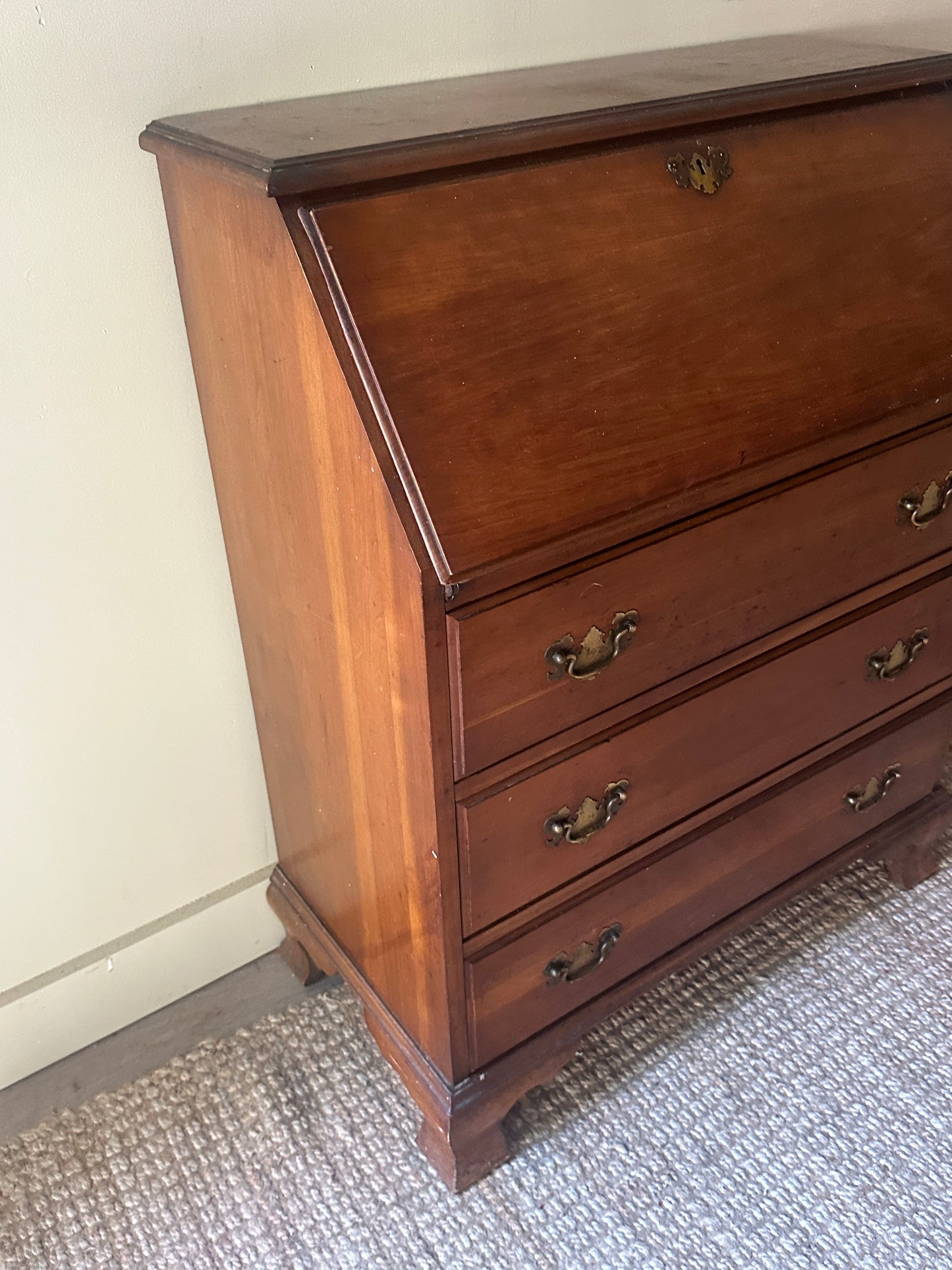 Secretary dresser