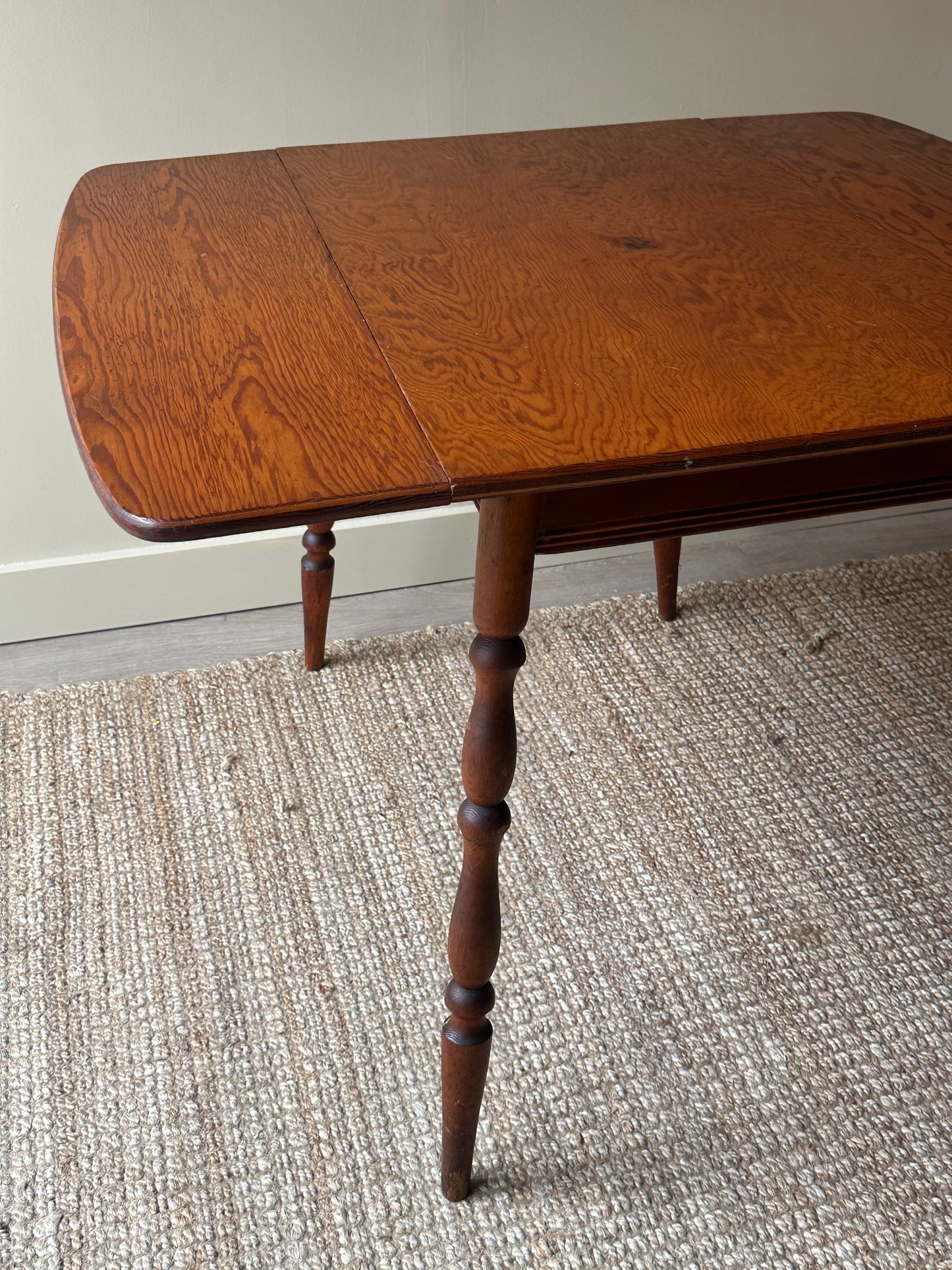 Oak drop leaf