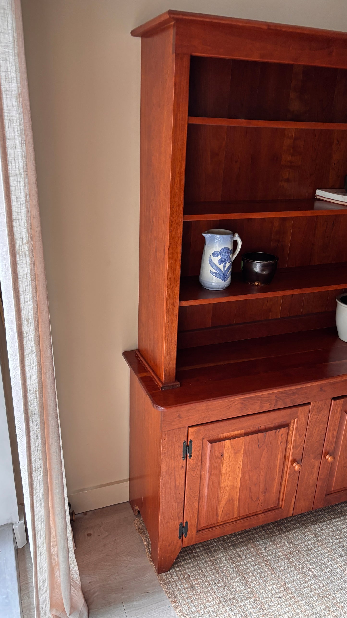 Pine two piece hutch
