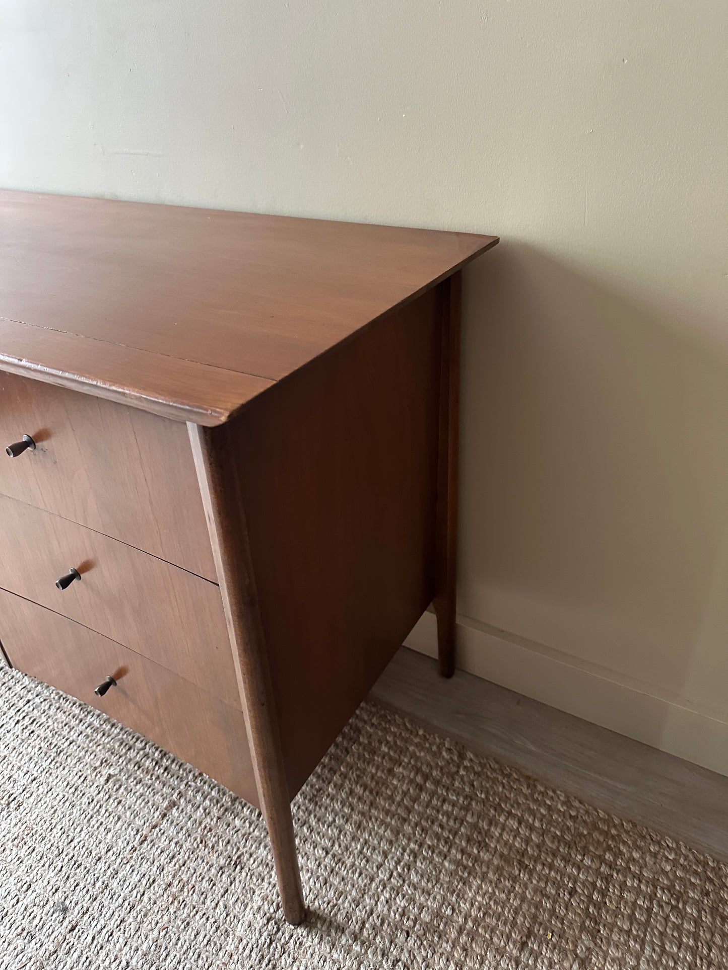 Unagusta walnut 9 drawer dresser