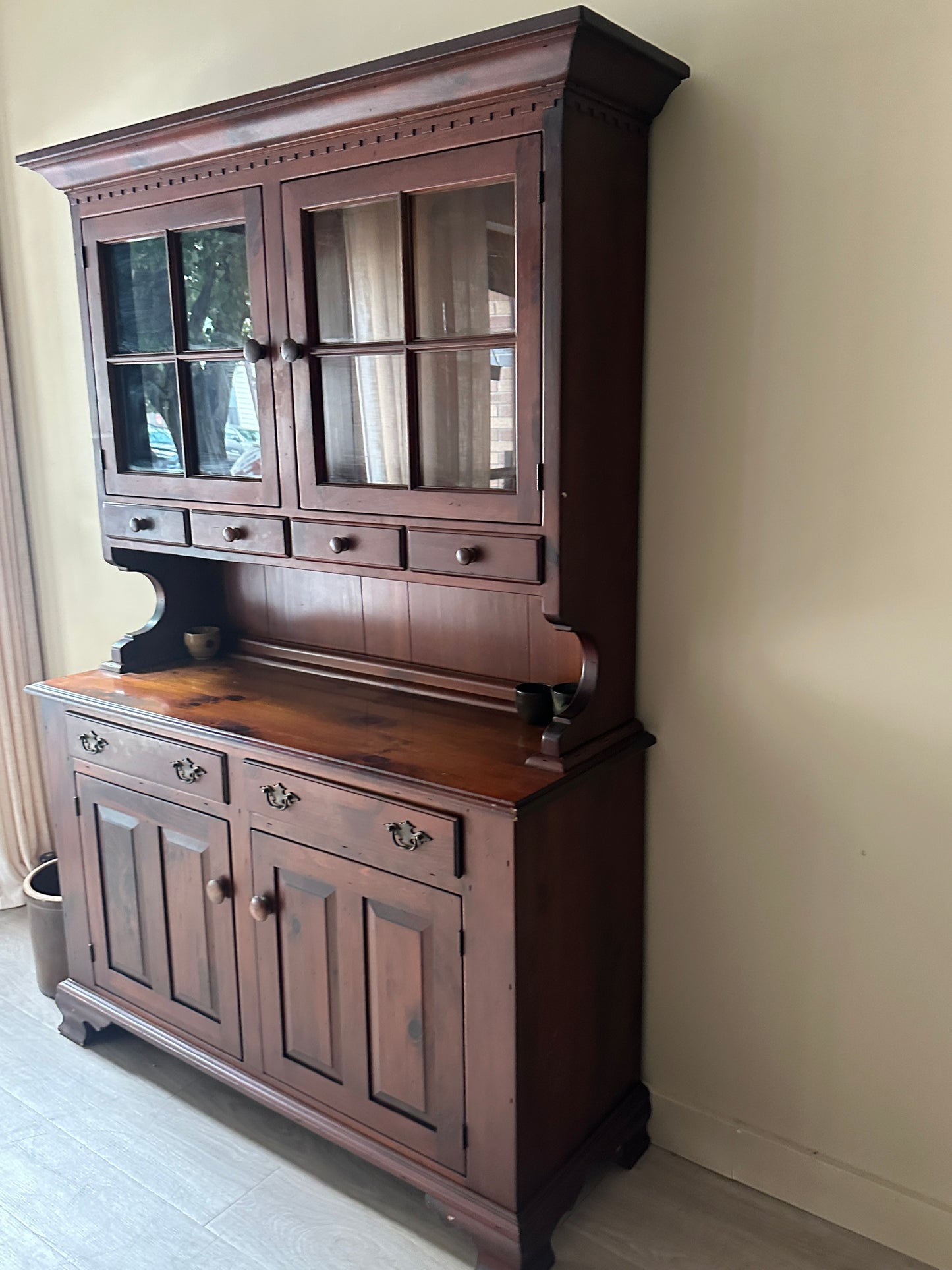 Pine two piece hutch
