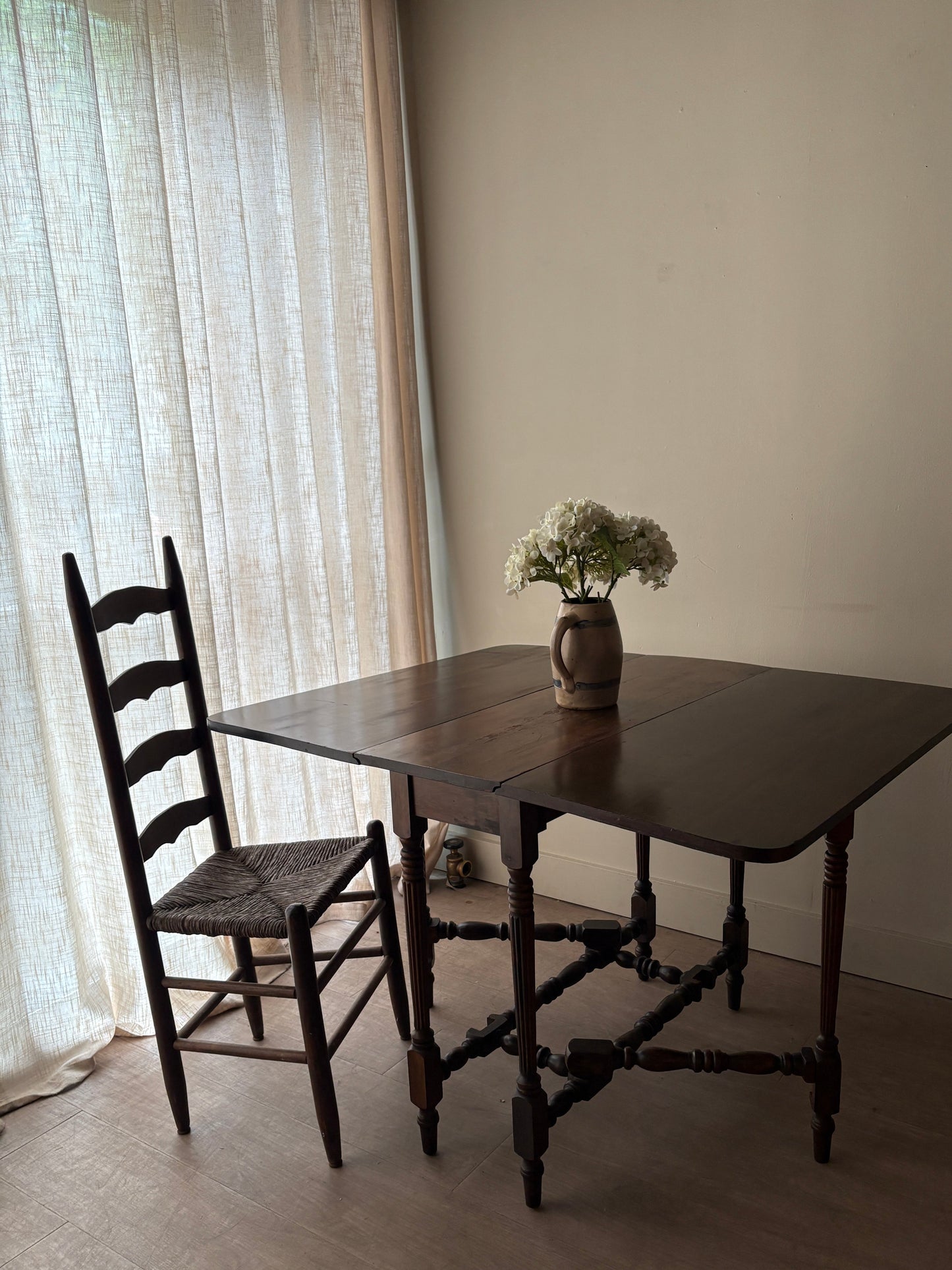 William & Mary oak gate leg dining table