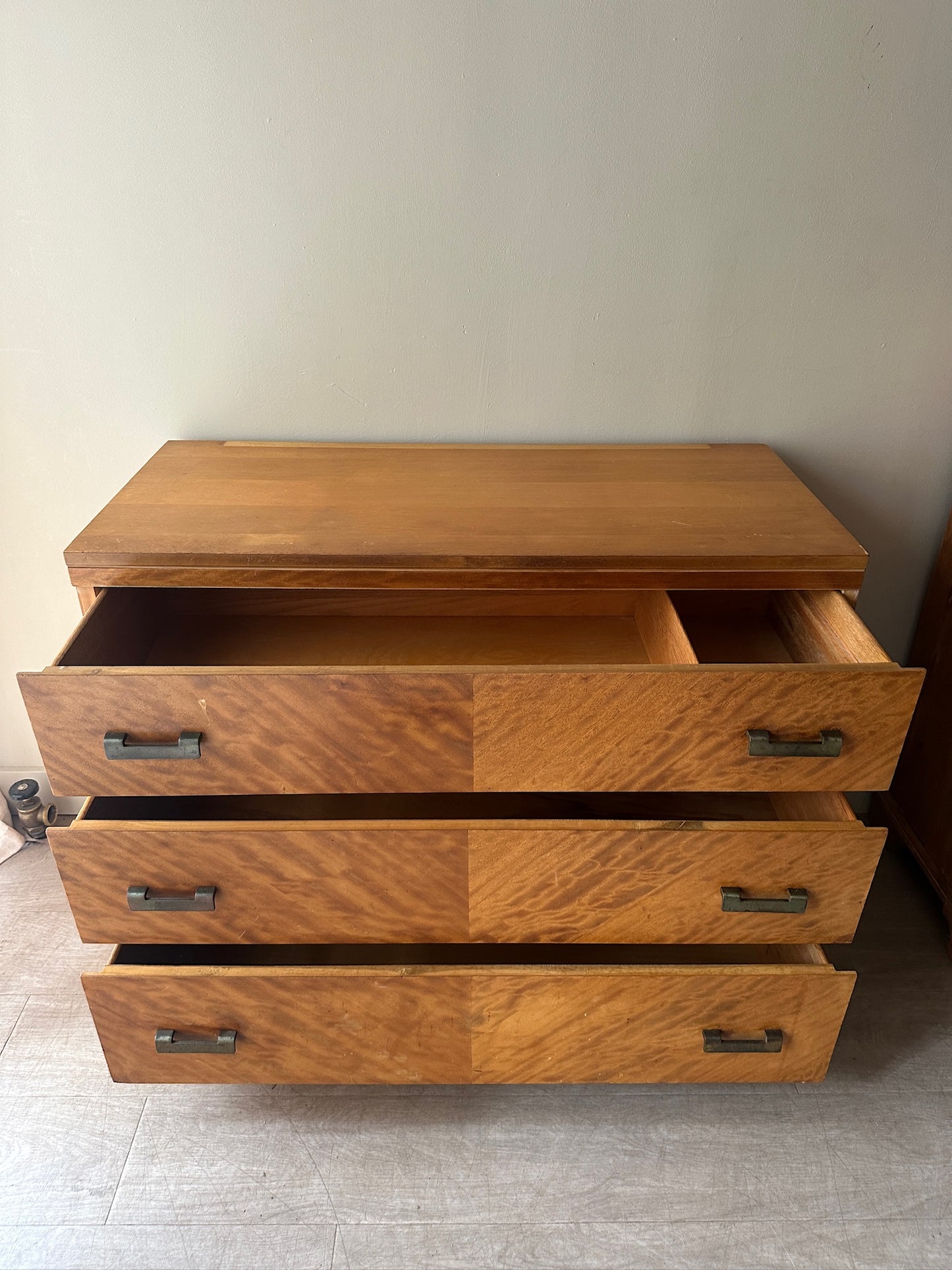Deco maple dresser