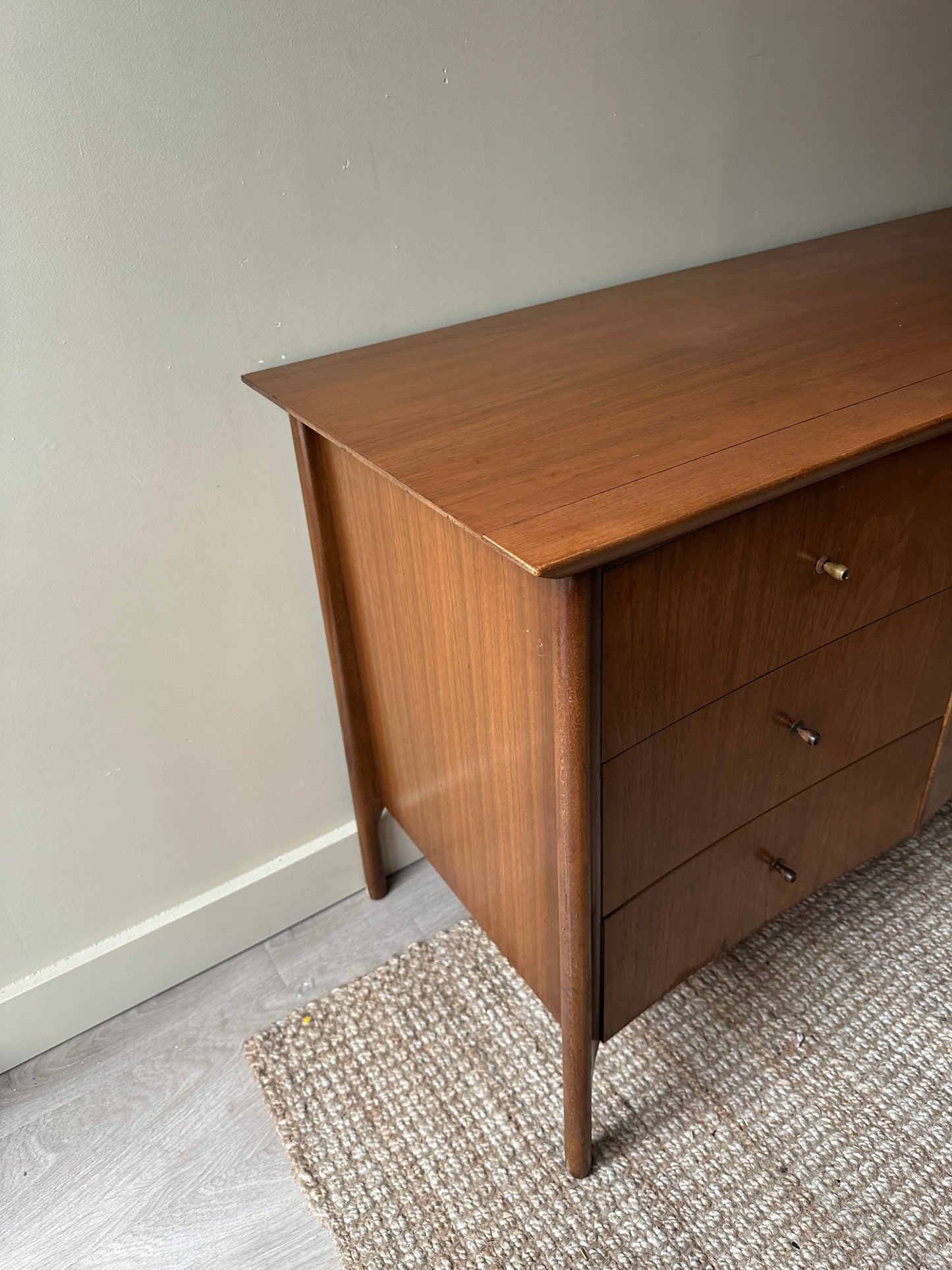 Unagusta walnut 9 drawer dresser