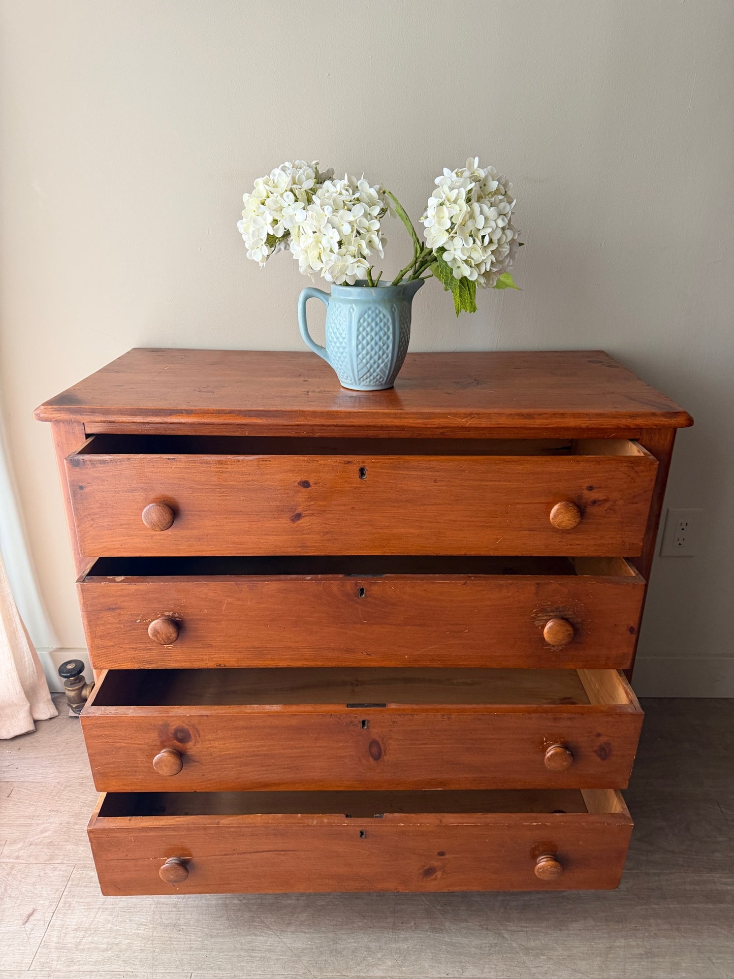 Pine dresser