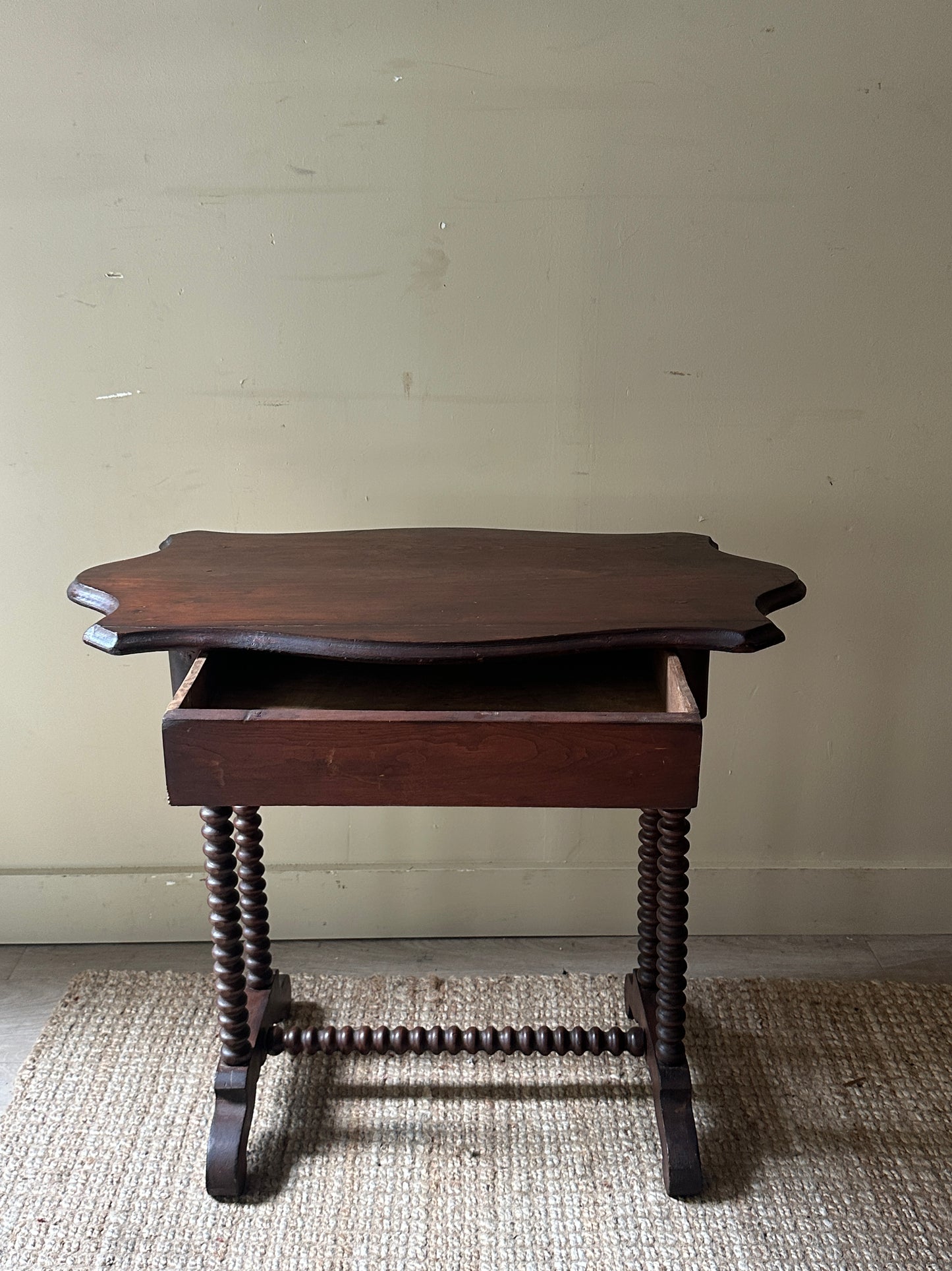 Bobbin leg side table