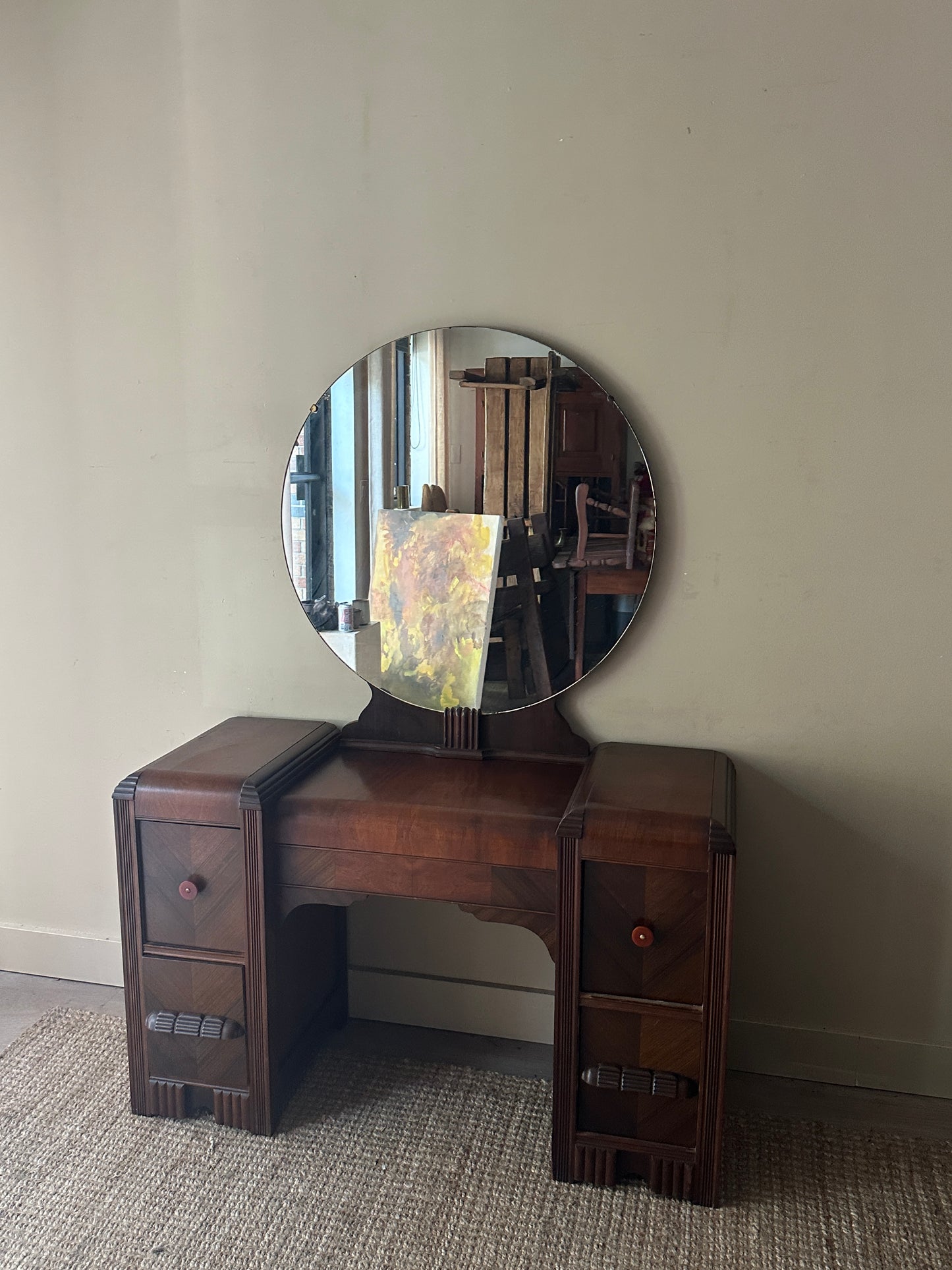 Deco vanity
