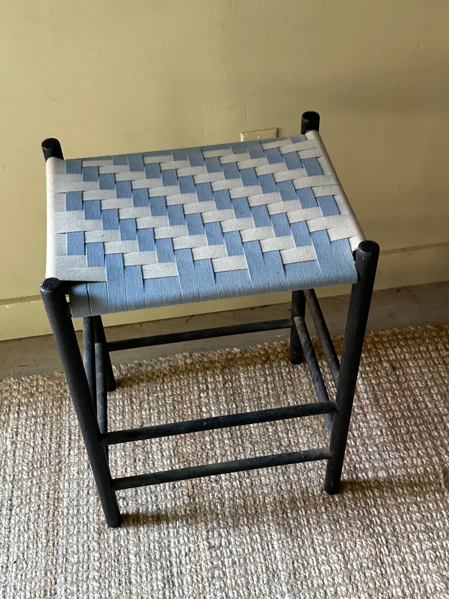 Counter stool