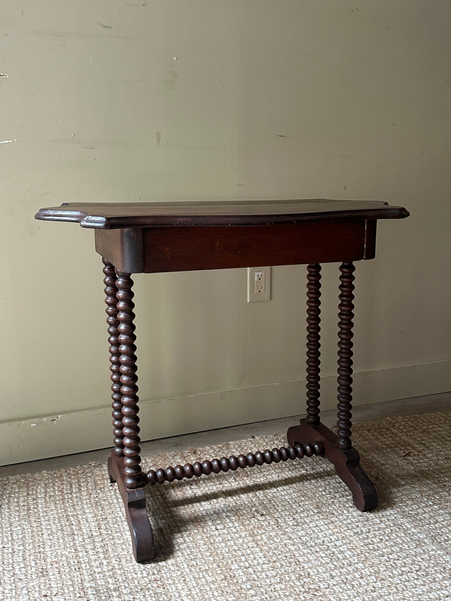 Bobbin leg side table