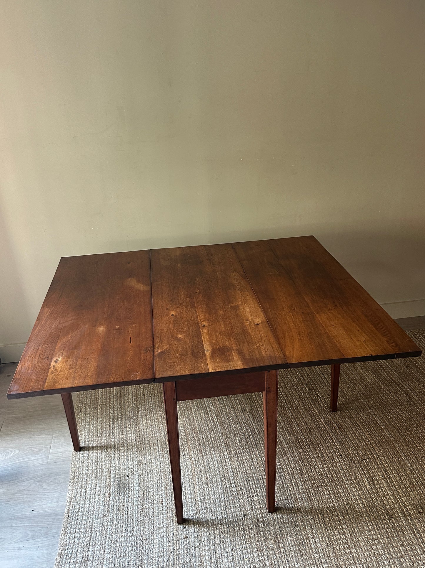 Pine drop leaf