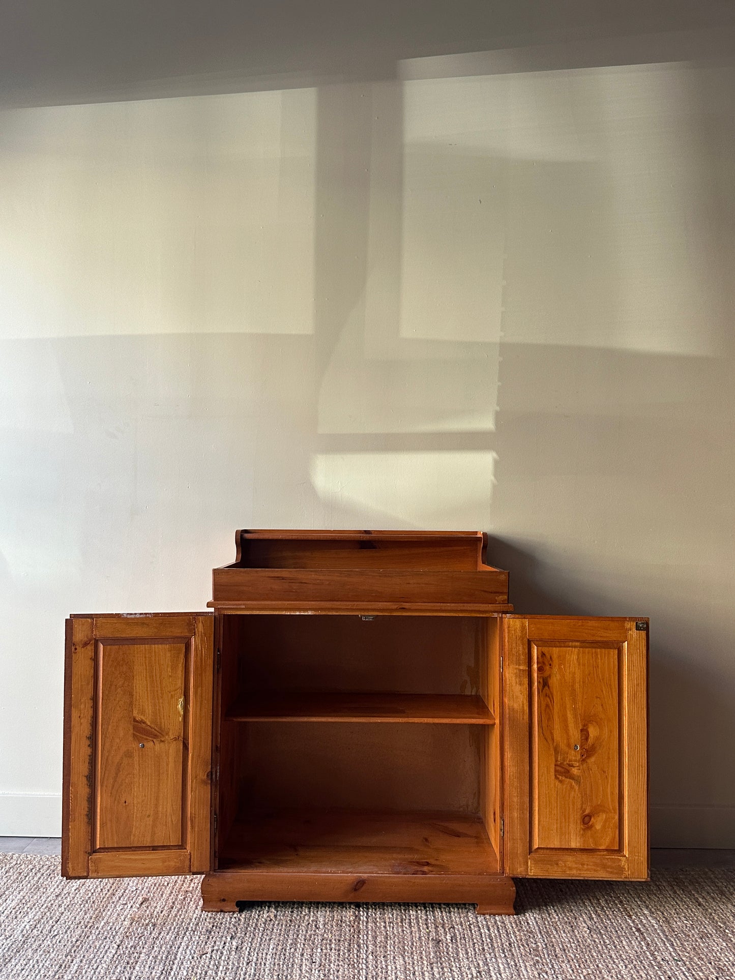Pine dry sink