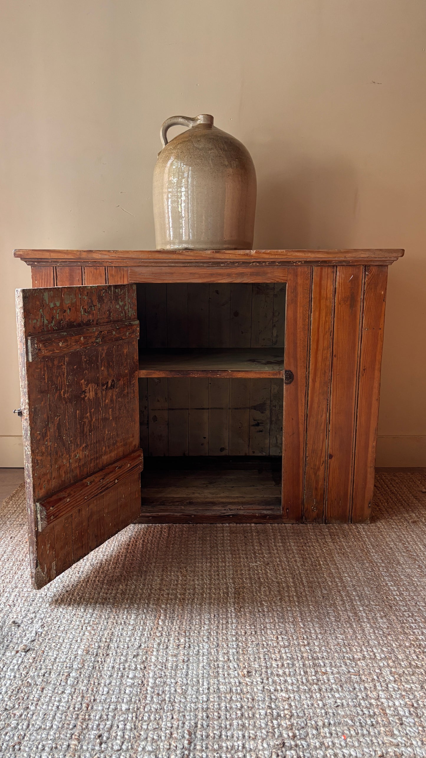 Eastern Pennsylvania pine cabinet