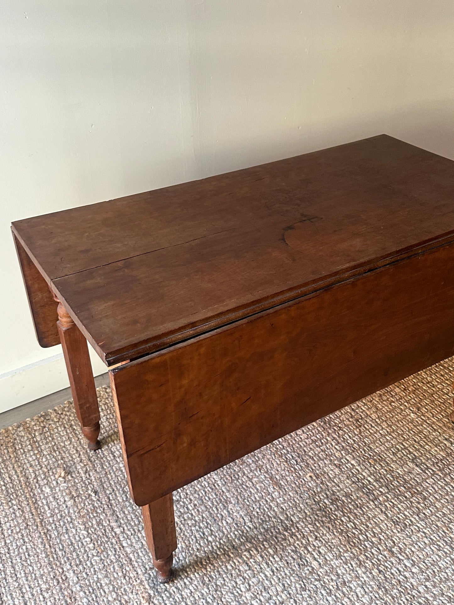 Drop leaf table