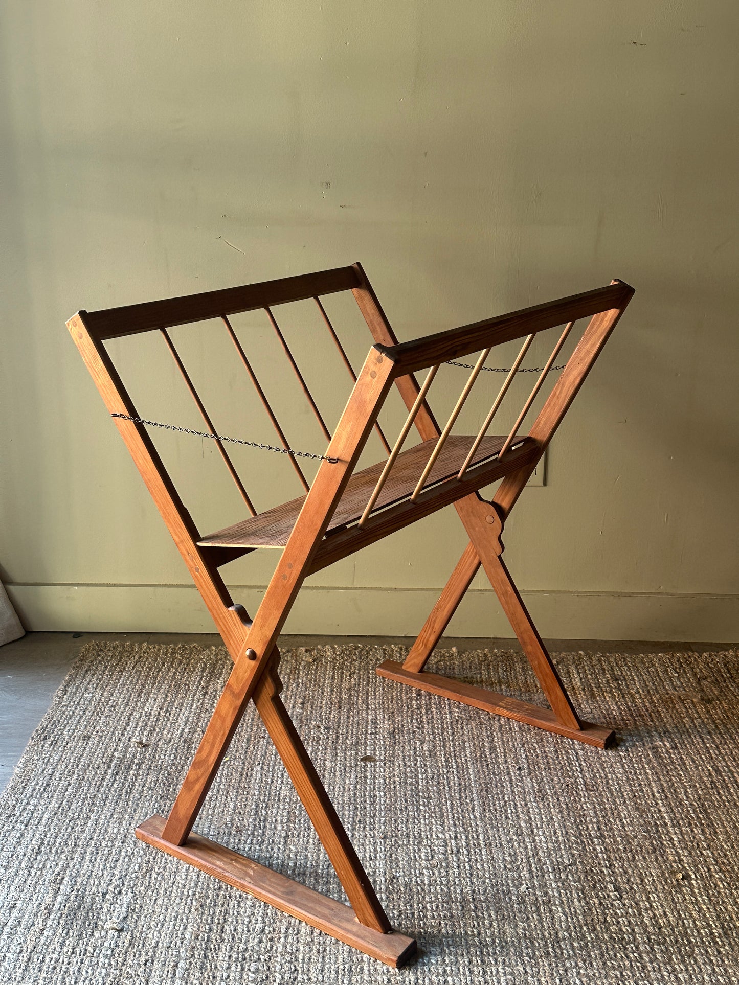 XL magazine rack