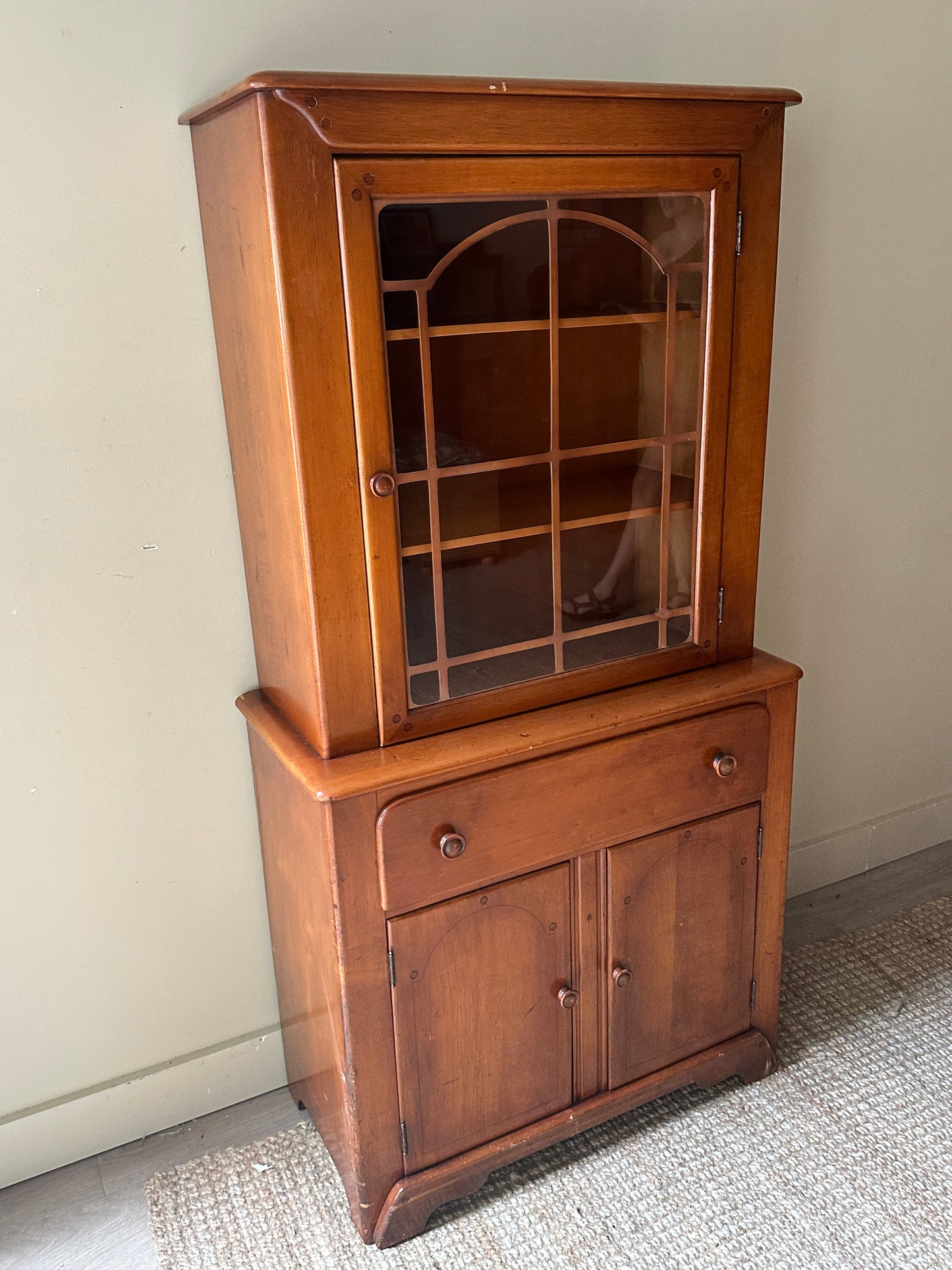 Maple hutch