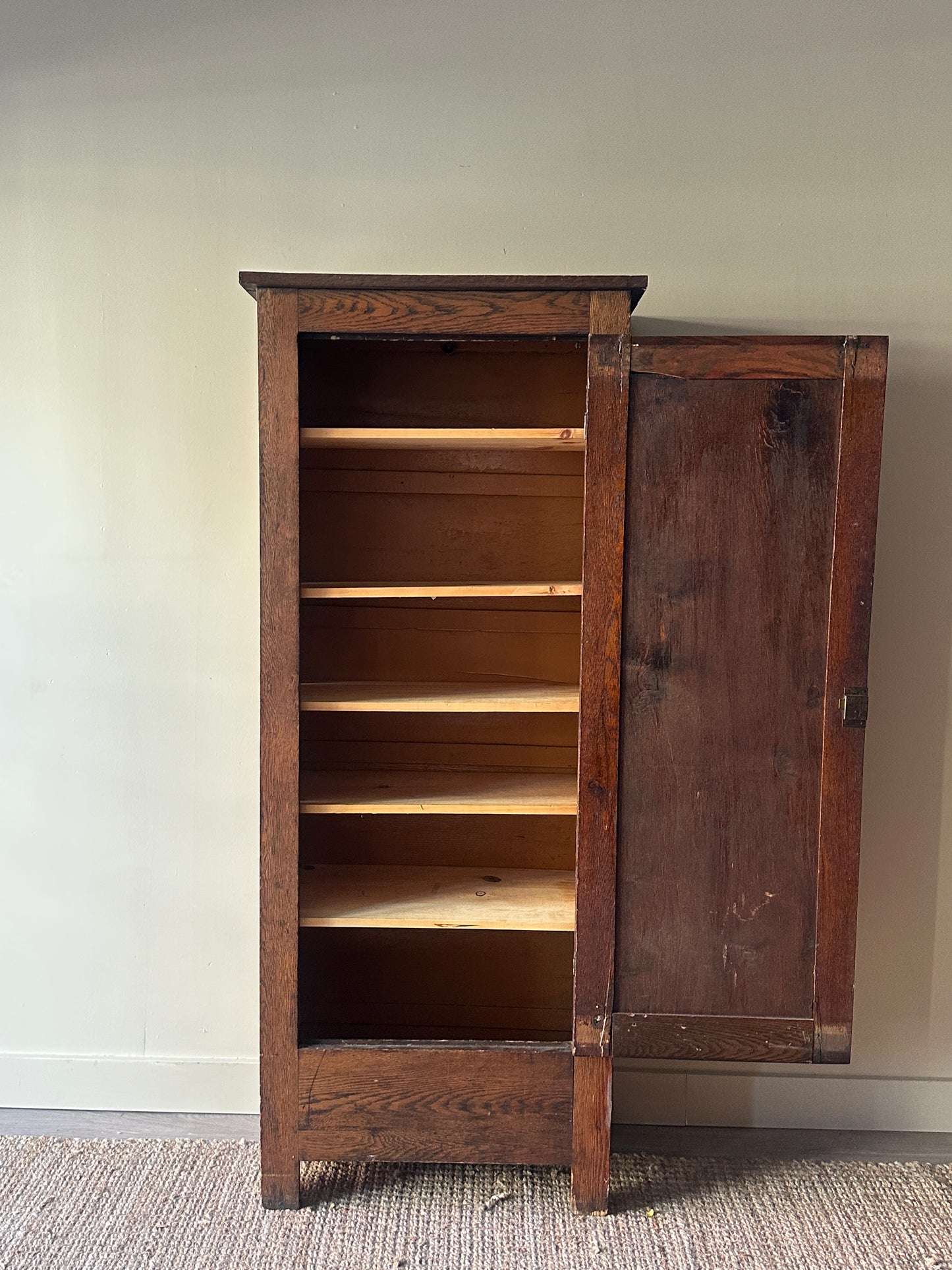 Oak chimney cupboard
