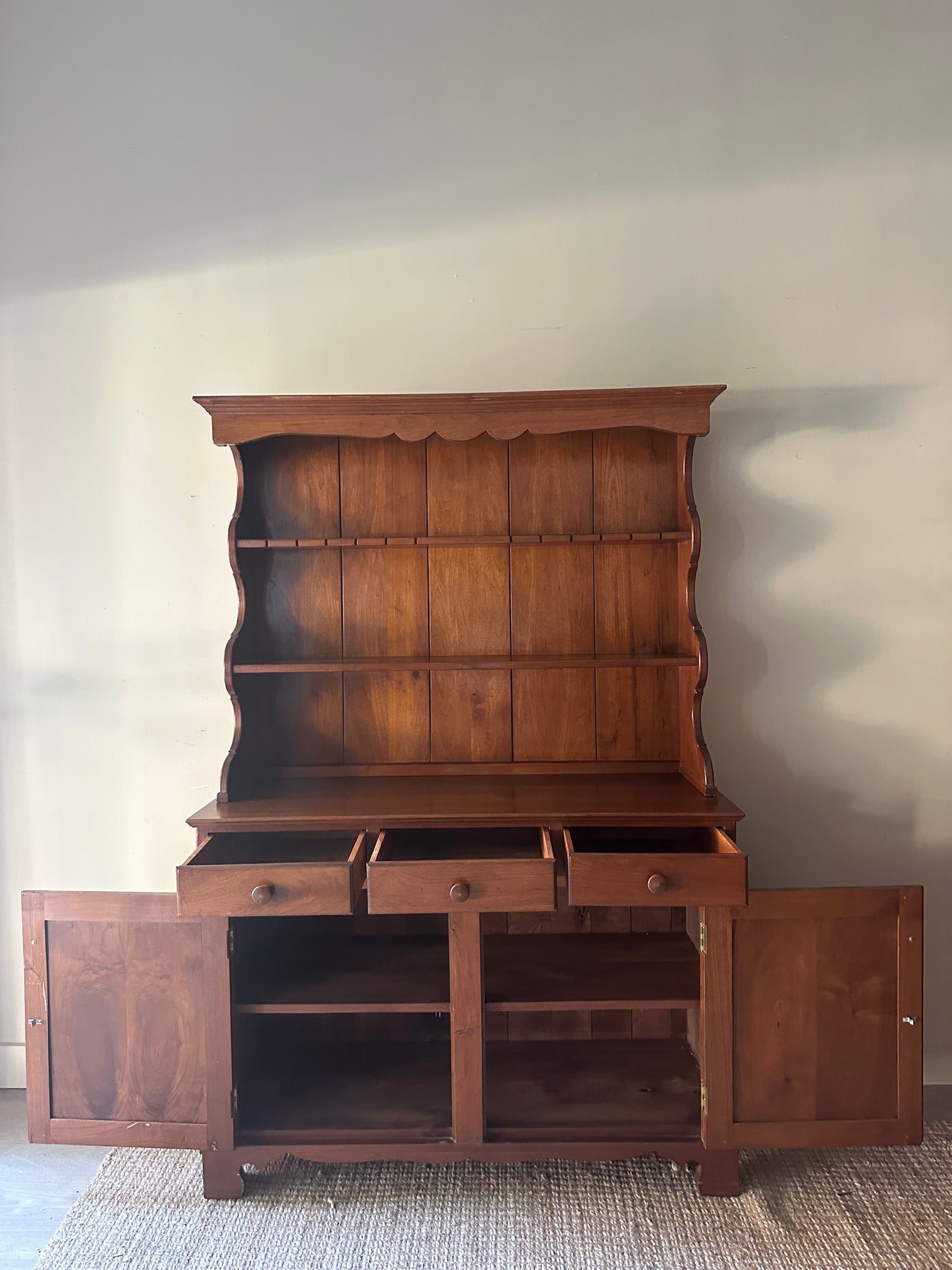 Pine two piece hutch