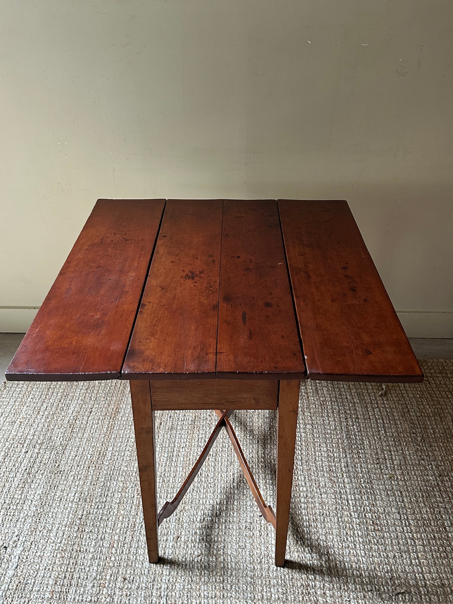 Pine drop leaf