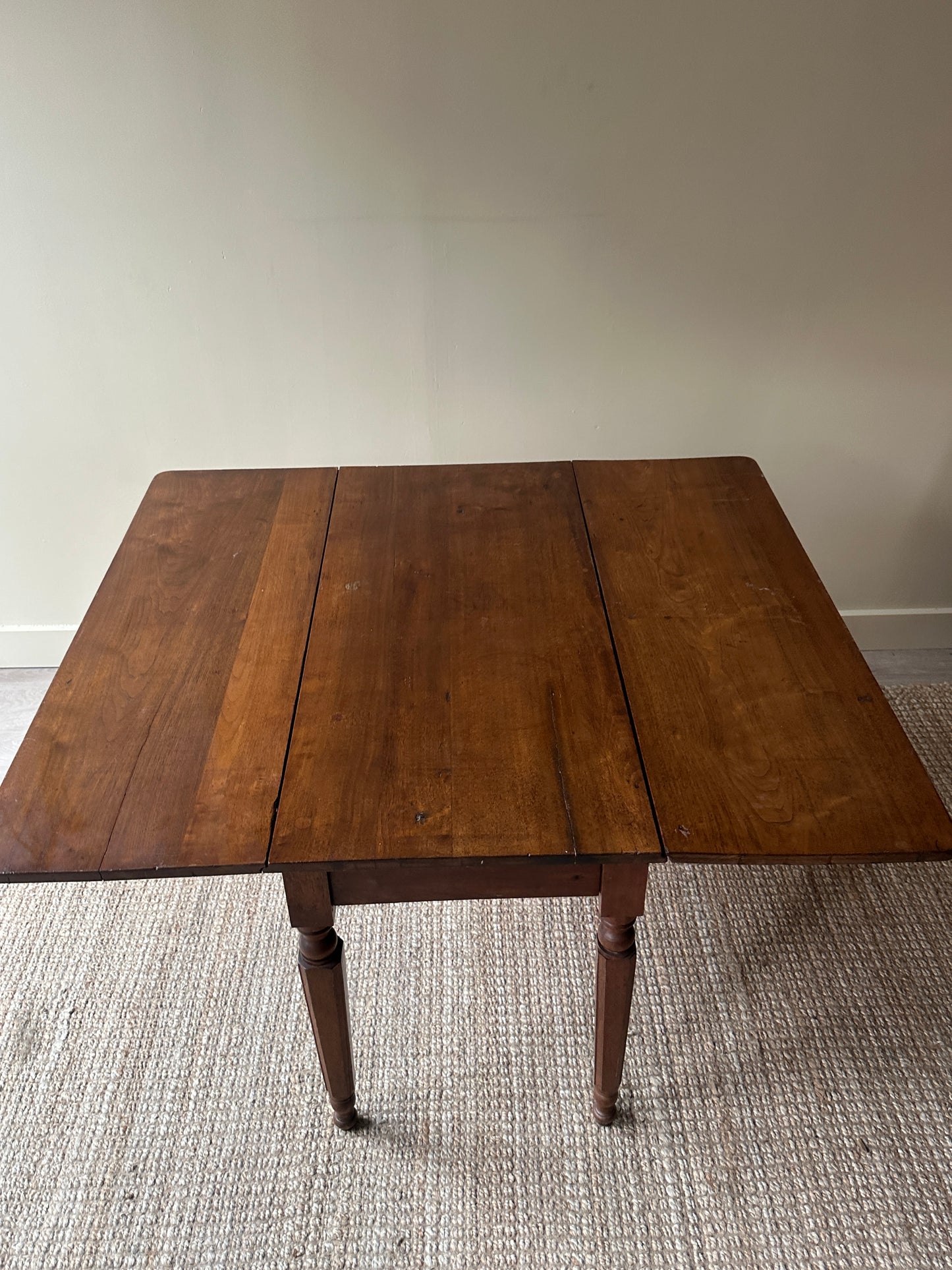 Sheraton walnut drop leaf table