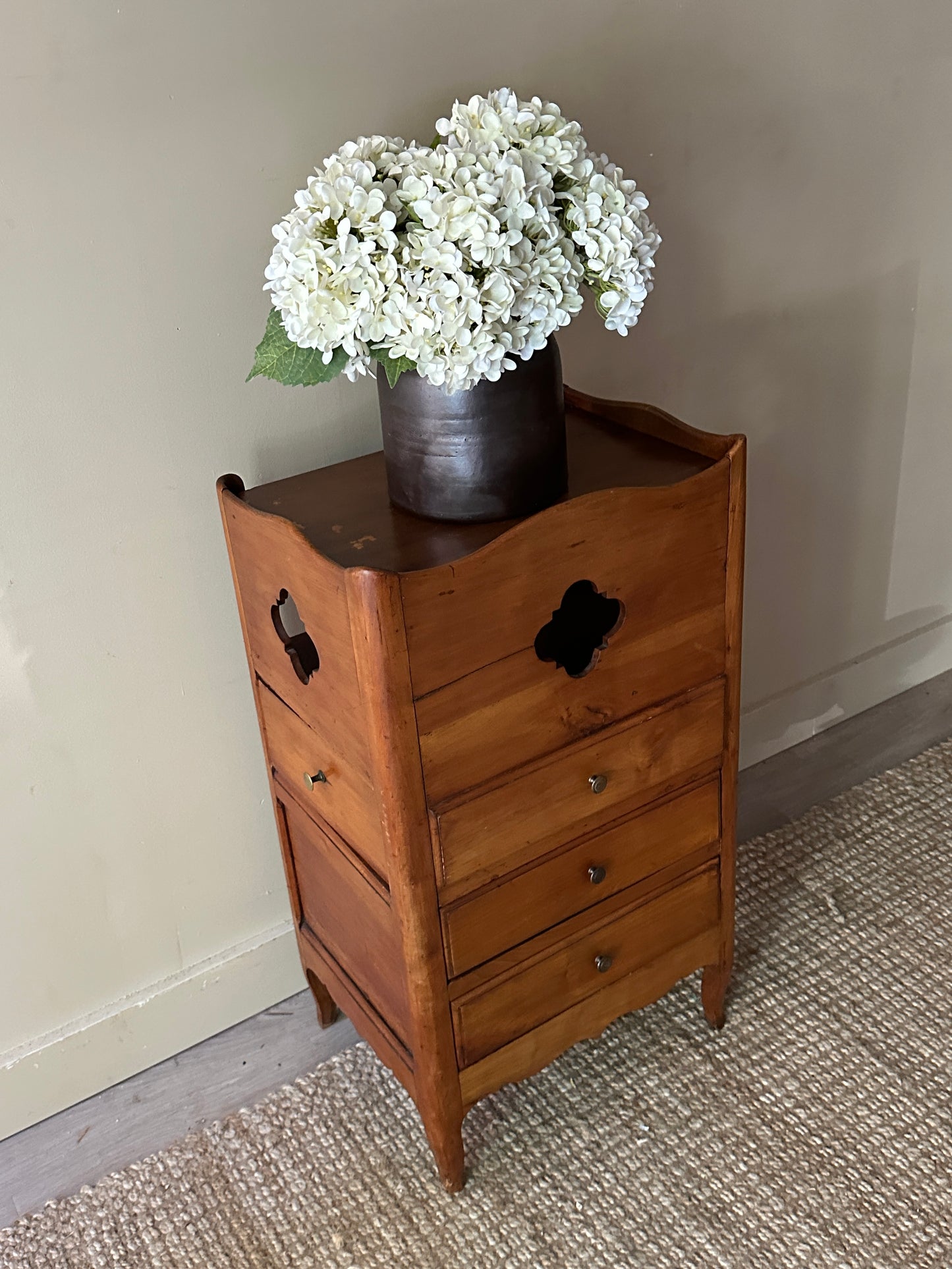 Pine stand with drawers