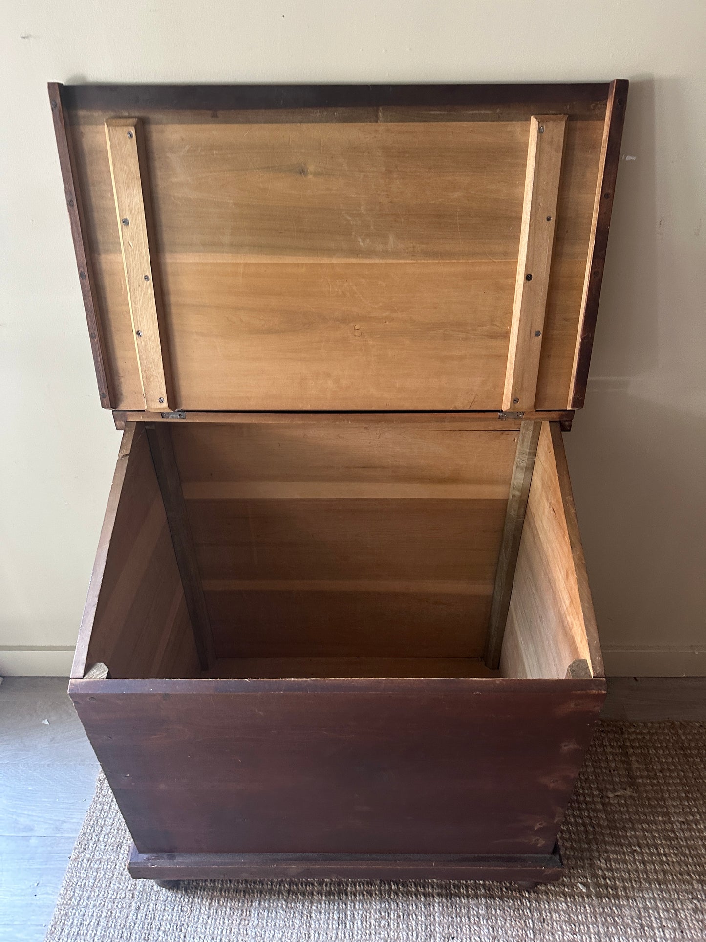 Pine storage bin