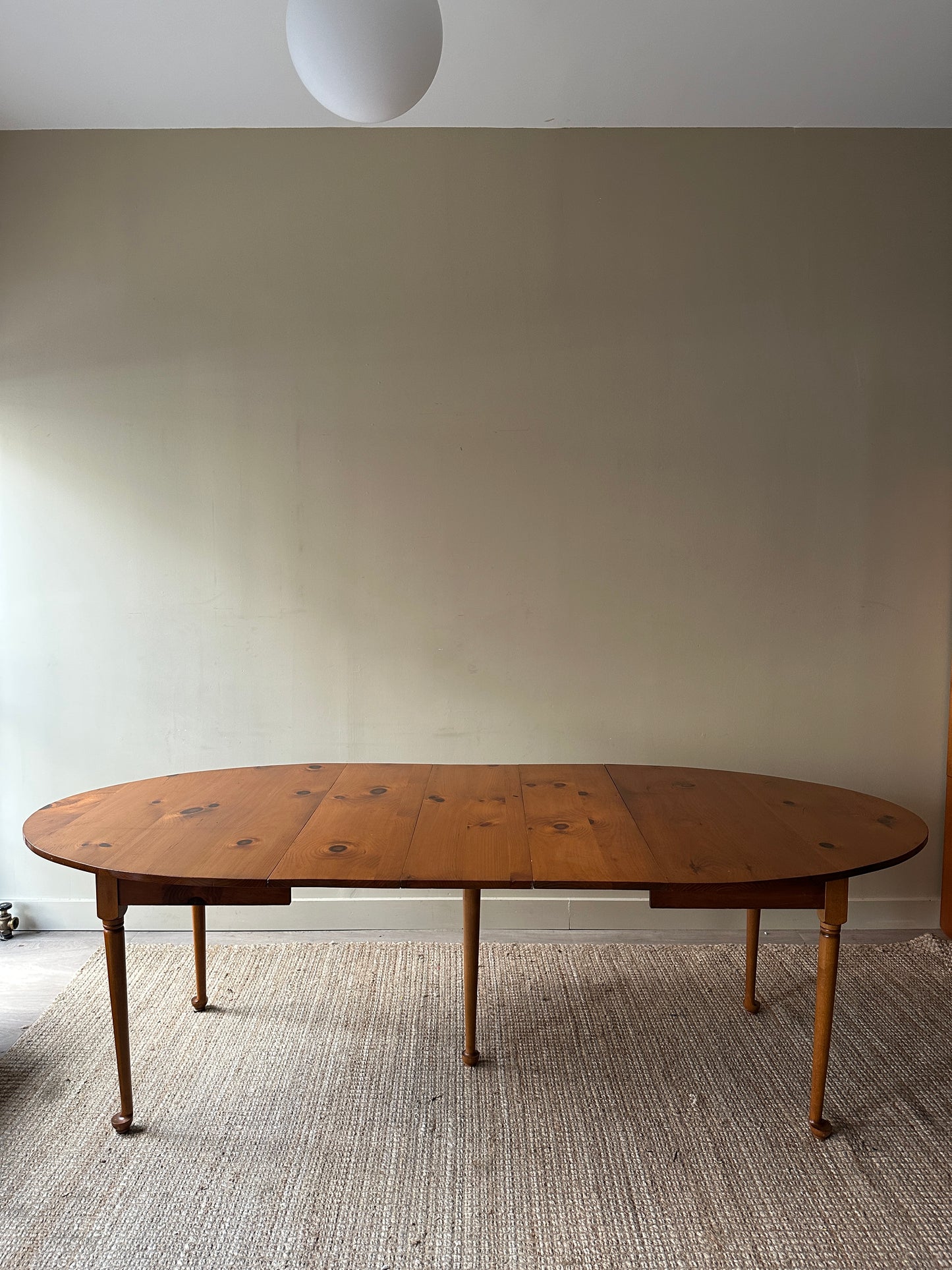 Queen Anne pine dining table with 3 leaves