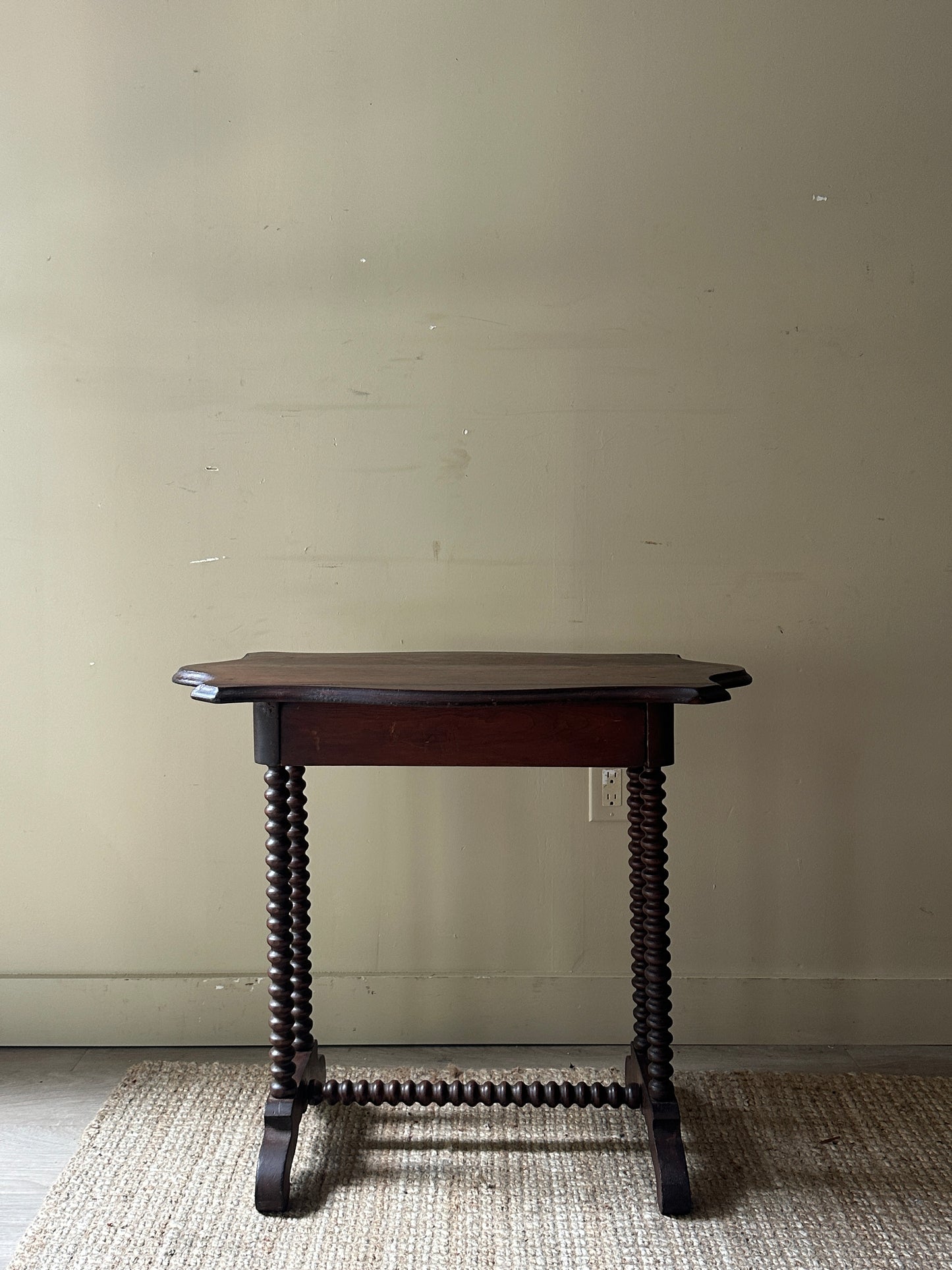 Bobbin leg side table