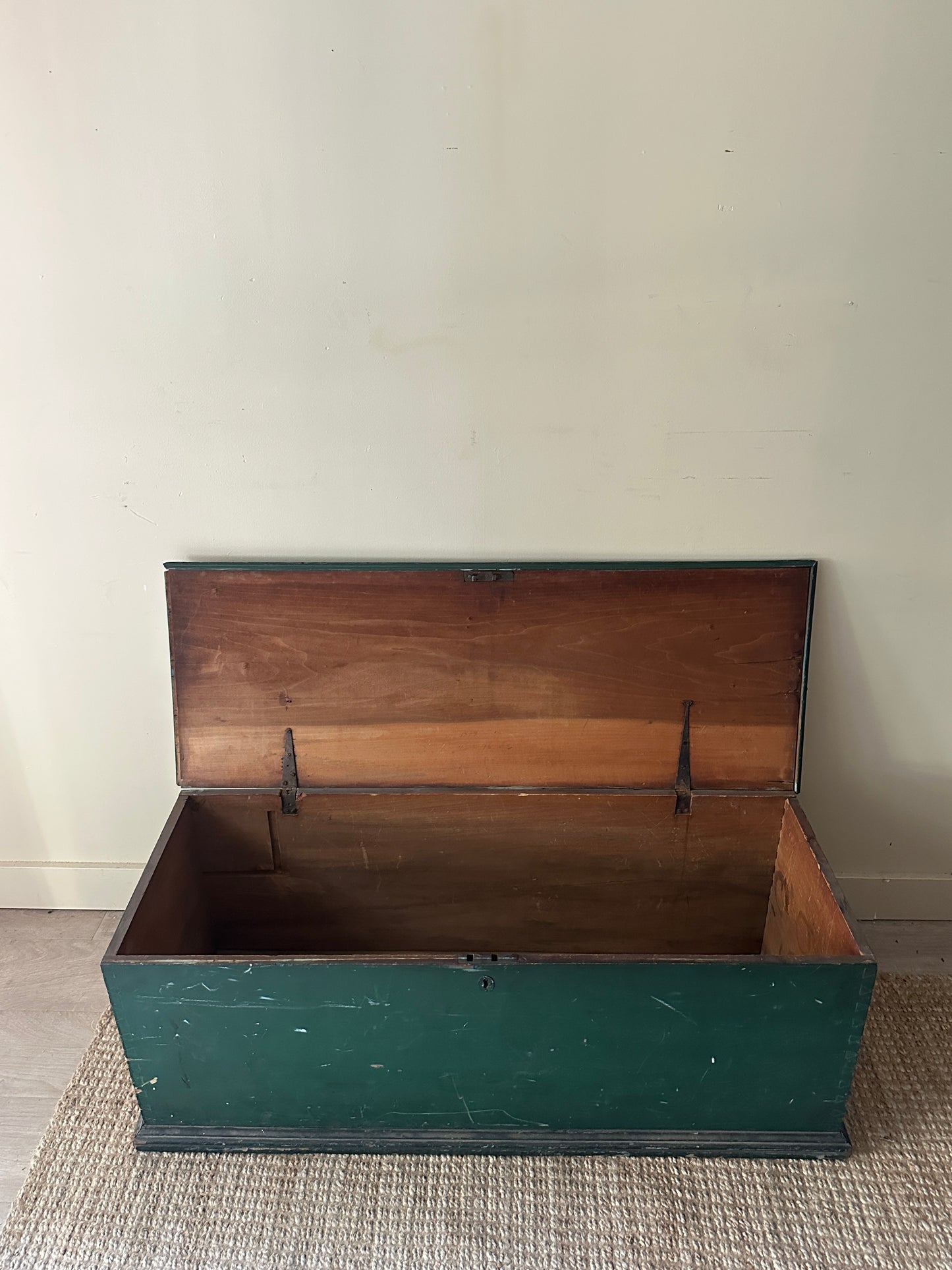 Painted chest/bench