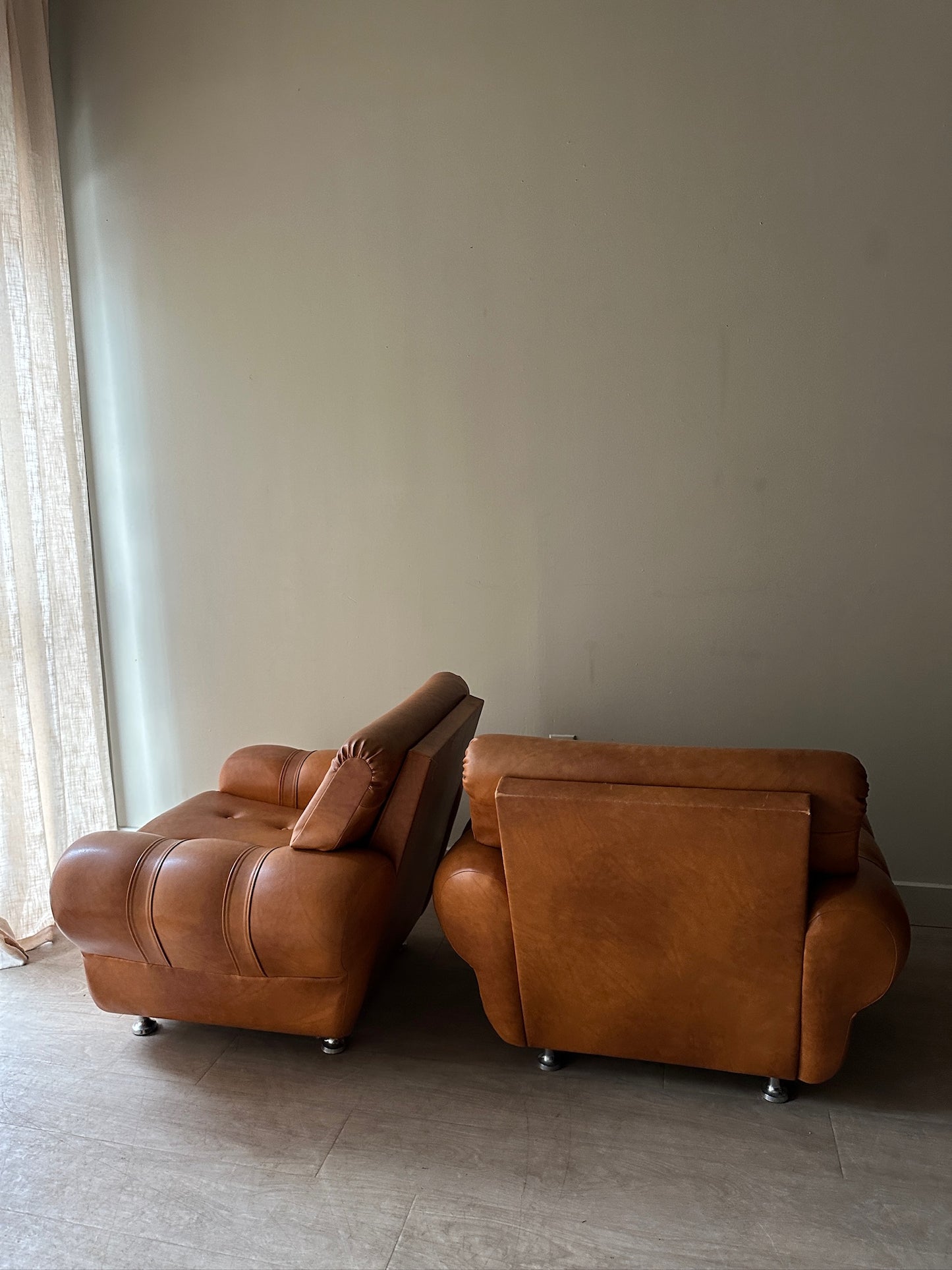 2 brown leather lounge chairs