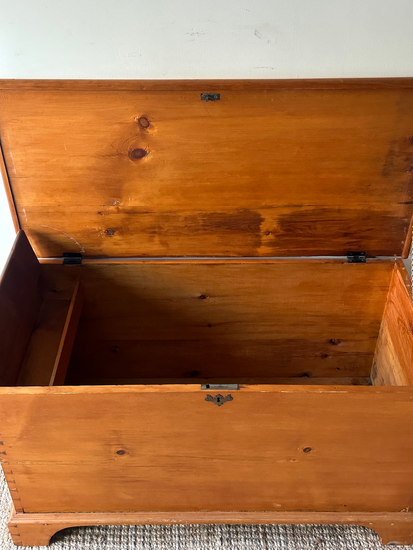 Pine chest with dovetail