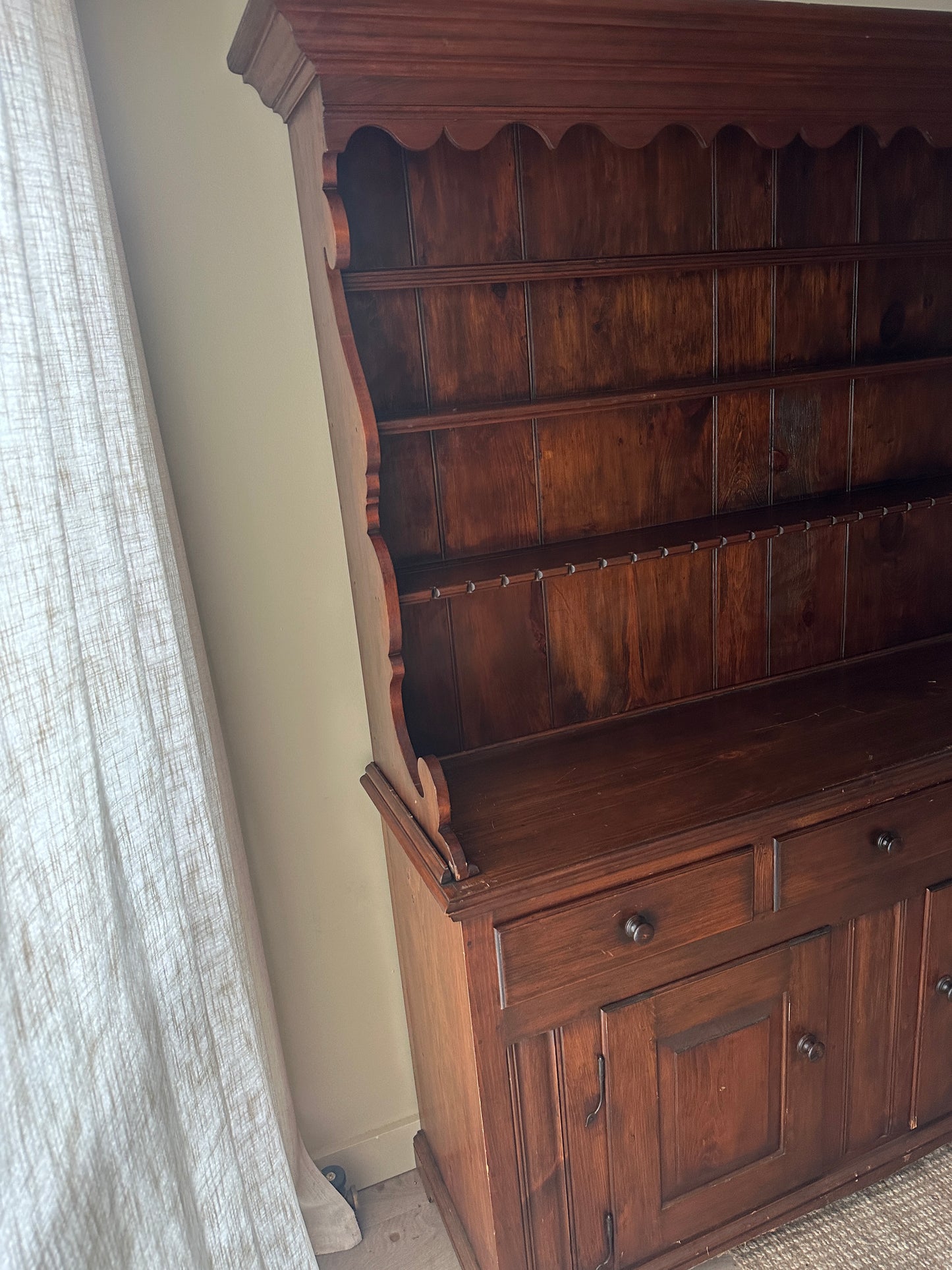 Pine two piece hutch