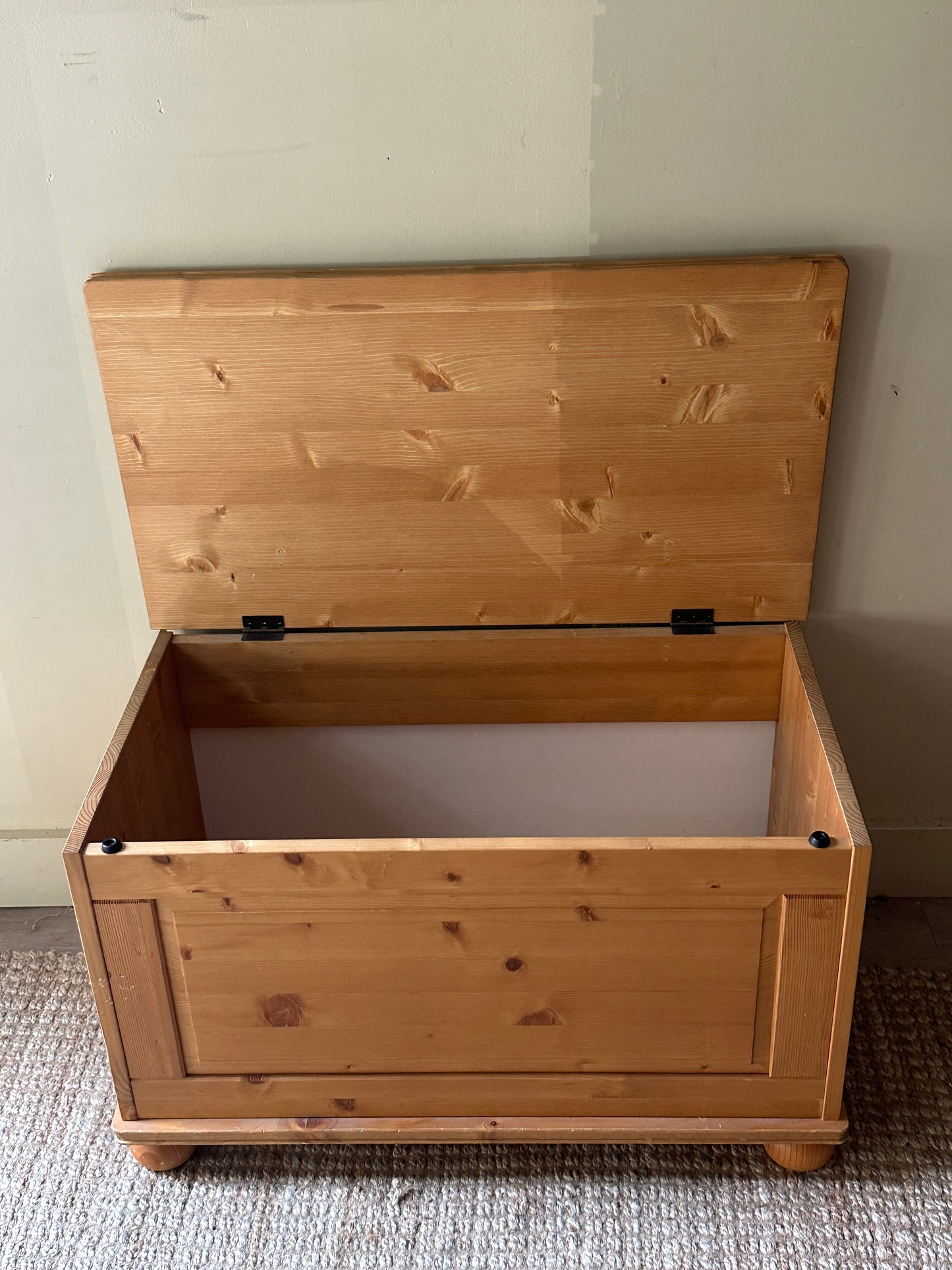 Pine chest